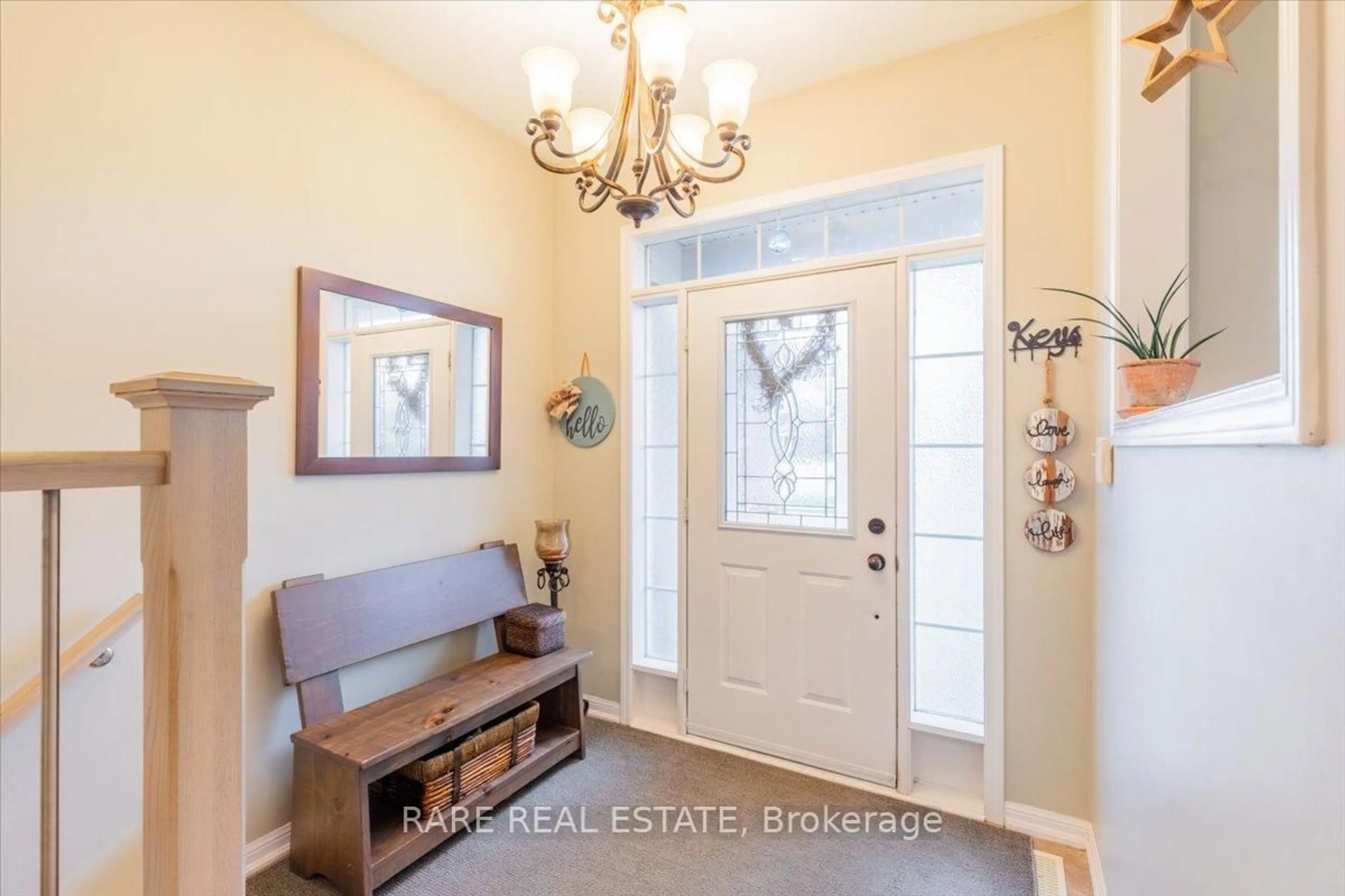 Indoor entryway for 28 Marlwood Ave, Wasaga Beach Ontario L9Z 1S9