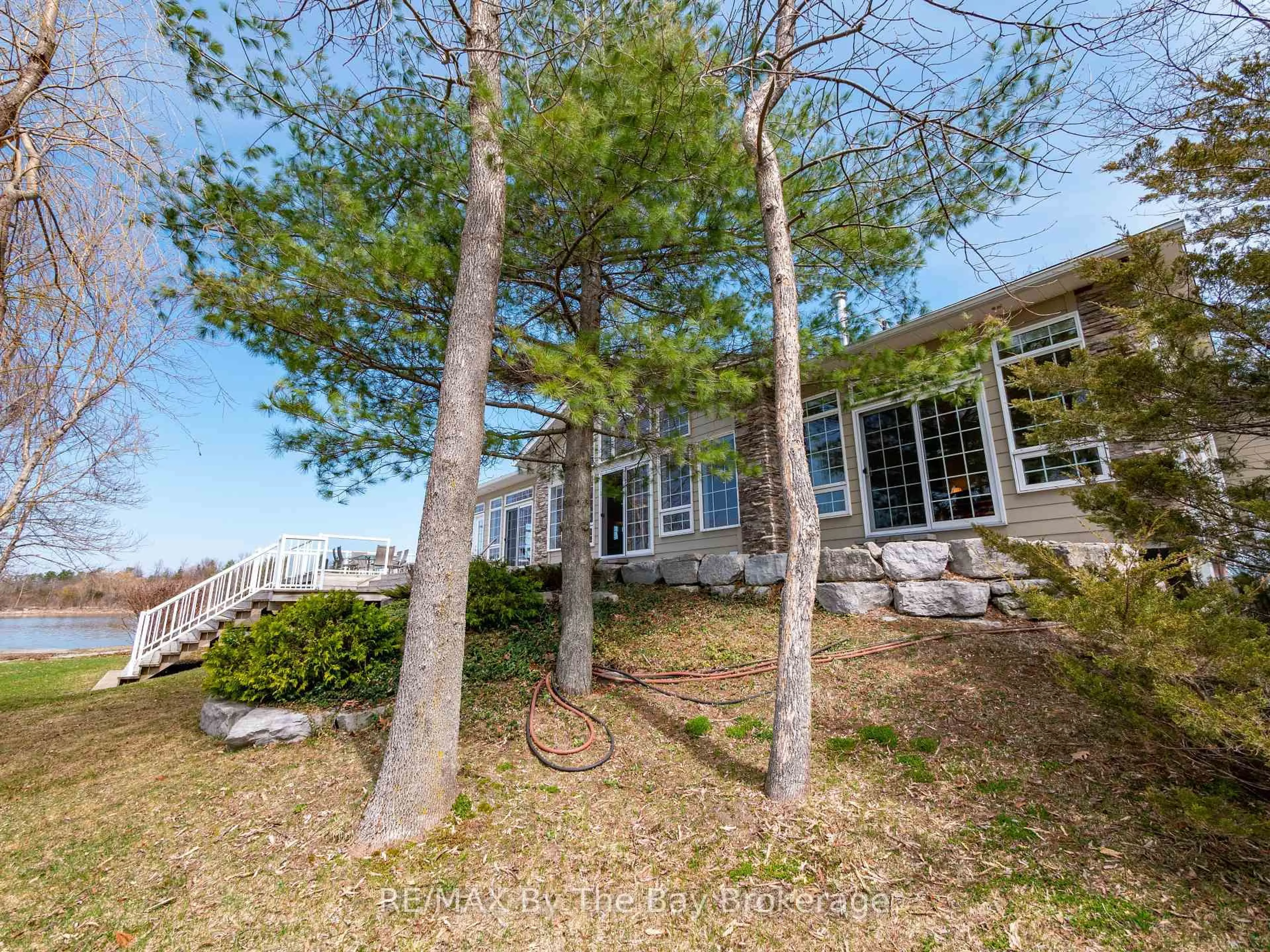 A pic from outside/outdoor area/front of a property/back of a property/a pic from drone, unknown for 80 Arbour Tr, Tay Ontario L0K 2C0