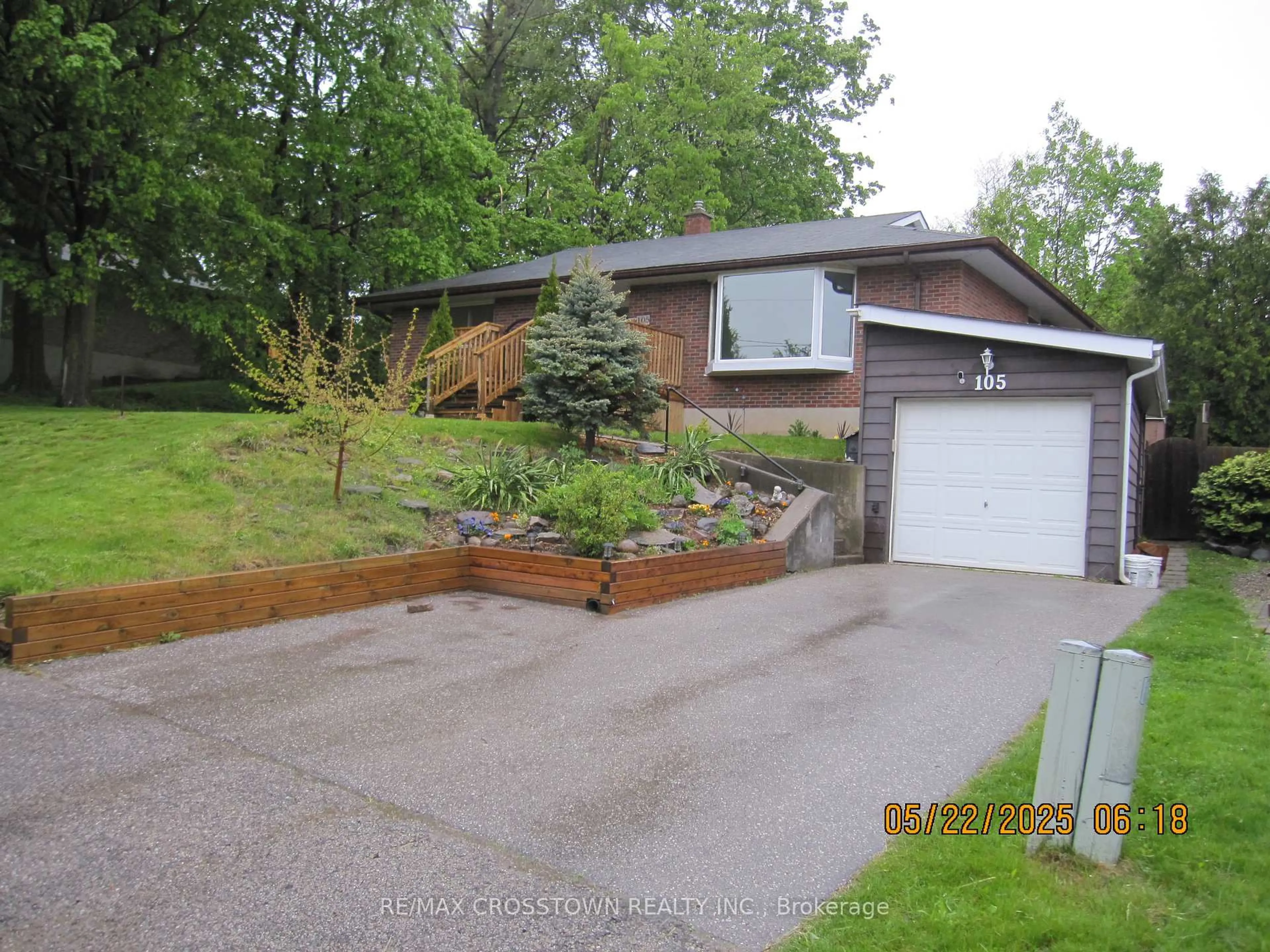 Unknown for 105 Eccles St, Barrie Ontario L4N 1Y6