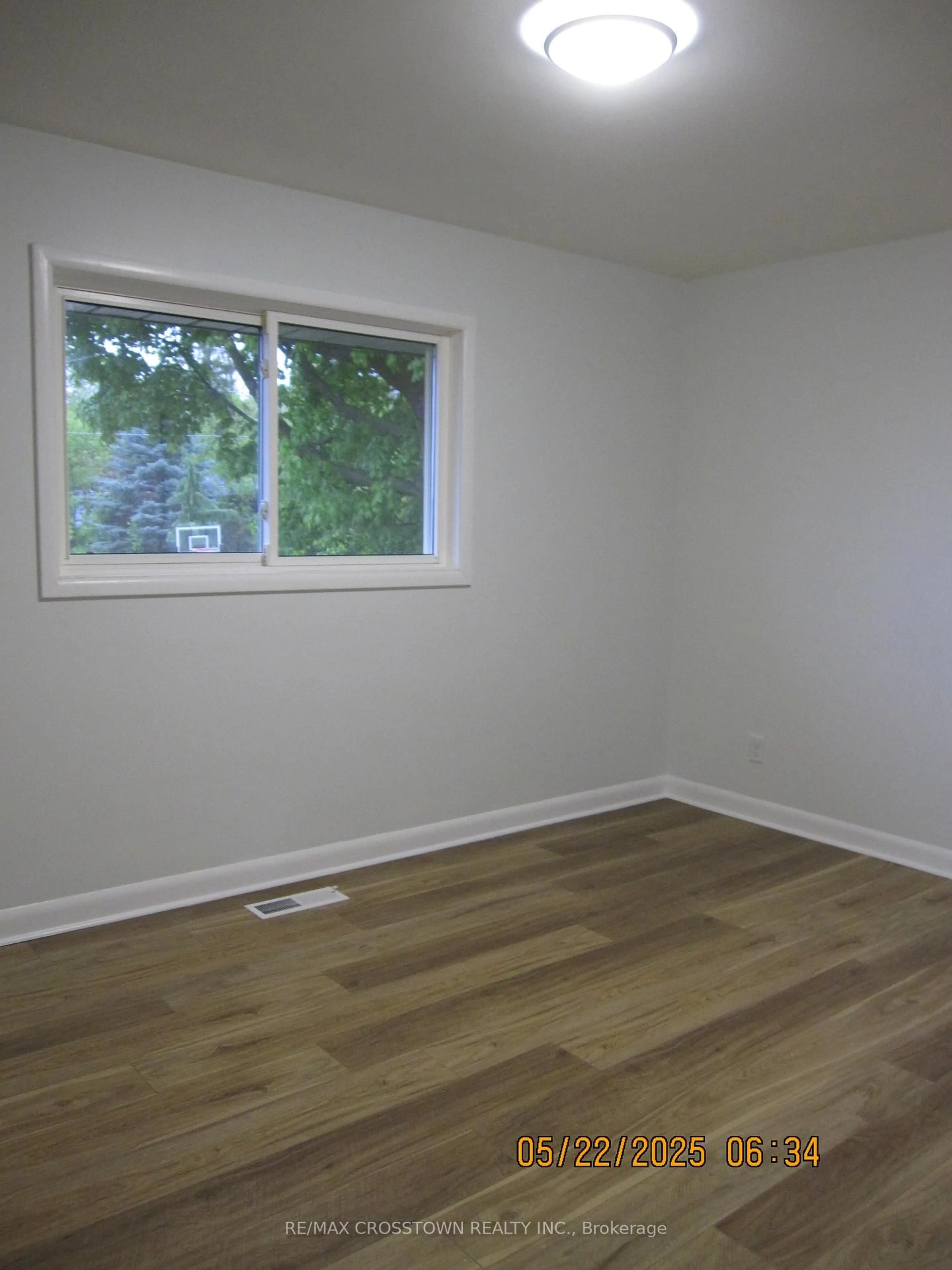 A pic of a room for 105 Eccles St, Barrie Ontario L4N 1Y6