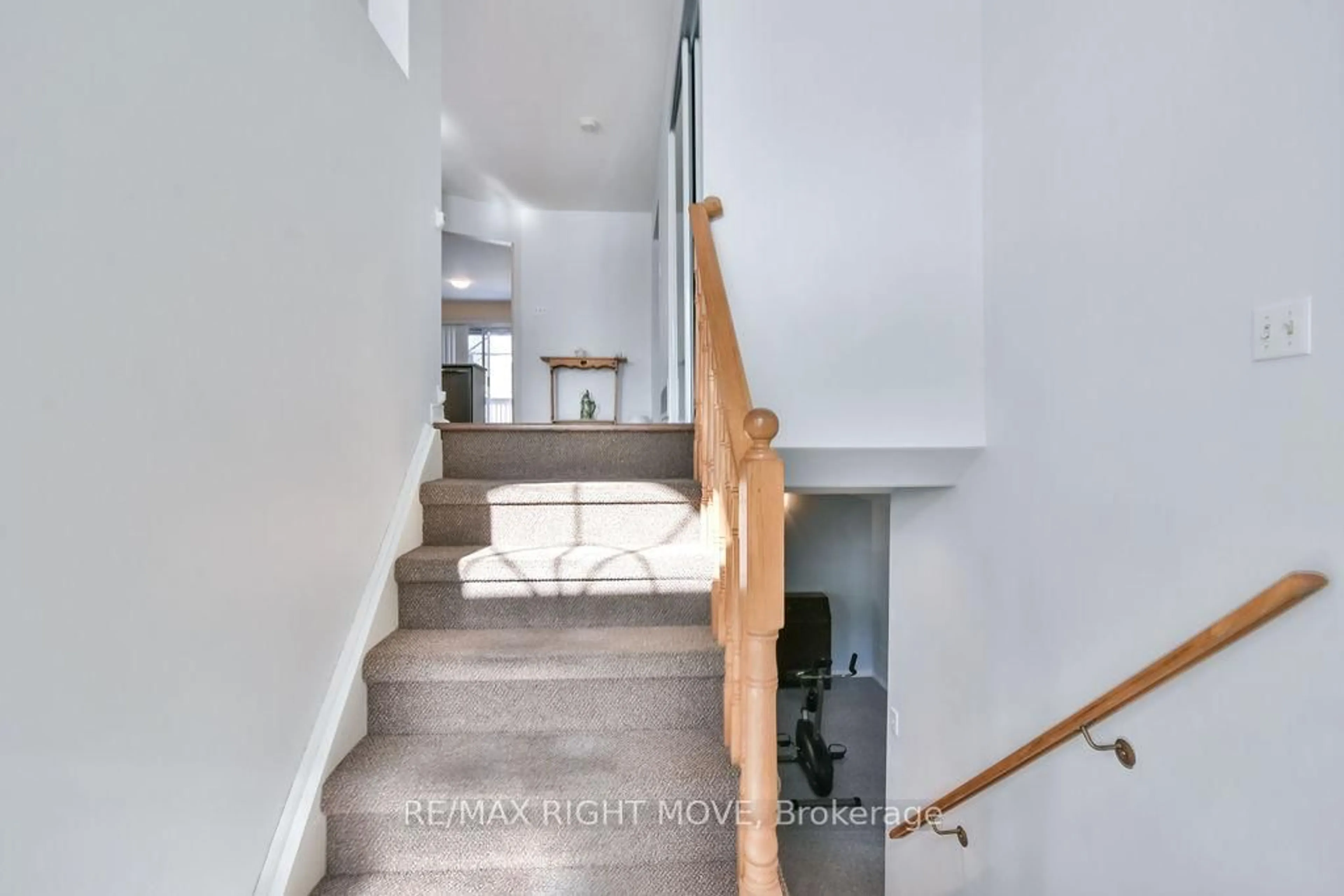 Stairs for 203 Dyer Dr, Wasaga Beach Ontario L9Z 1L9