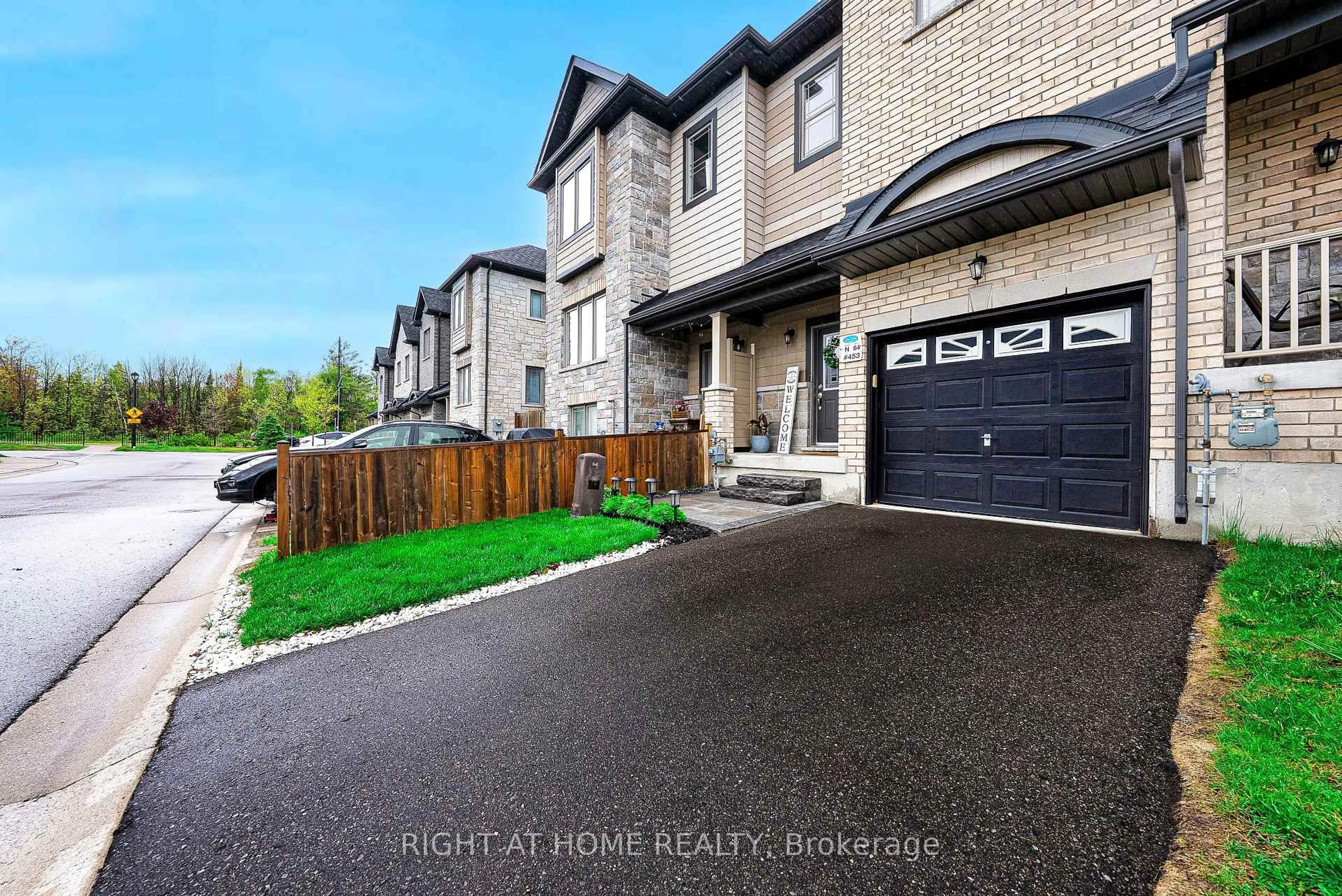 A pic from outside/outdoor area/front of a property/back of a property/a pic from drone, street for 453 Mapleton Ave, Barrie Ontario L4N 9C2
