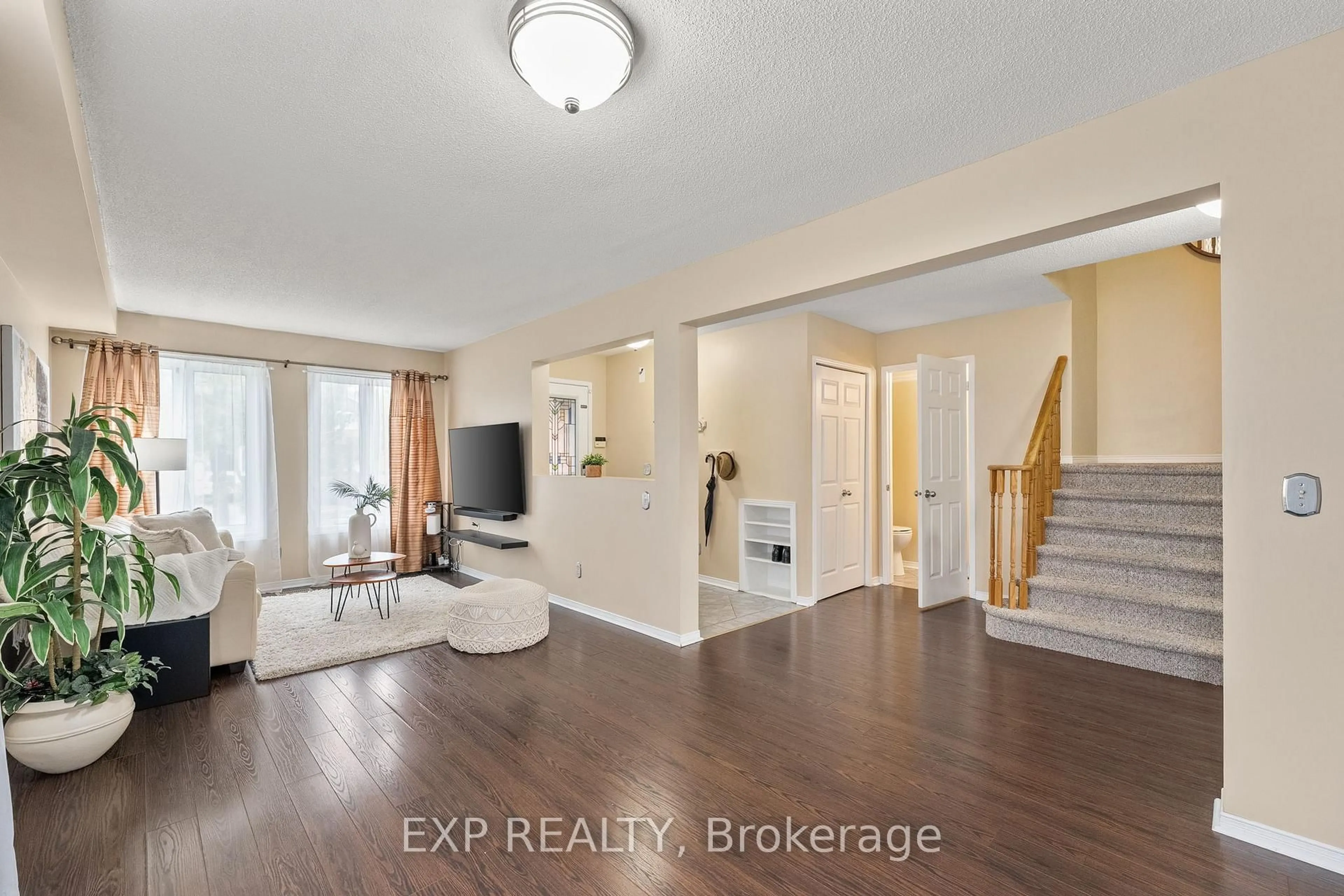 Indoor entryway for 35 Churchland Dr, Barrie Ontario L4N 8P9