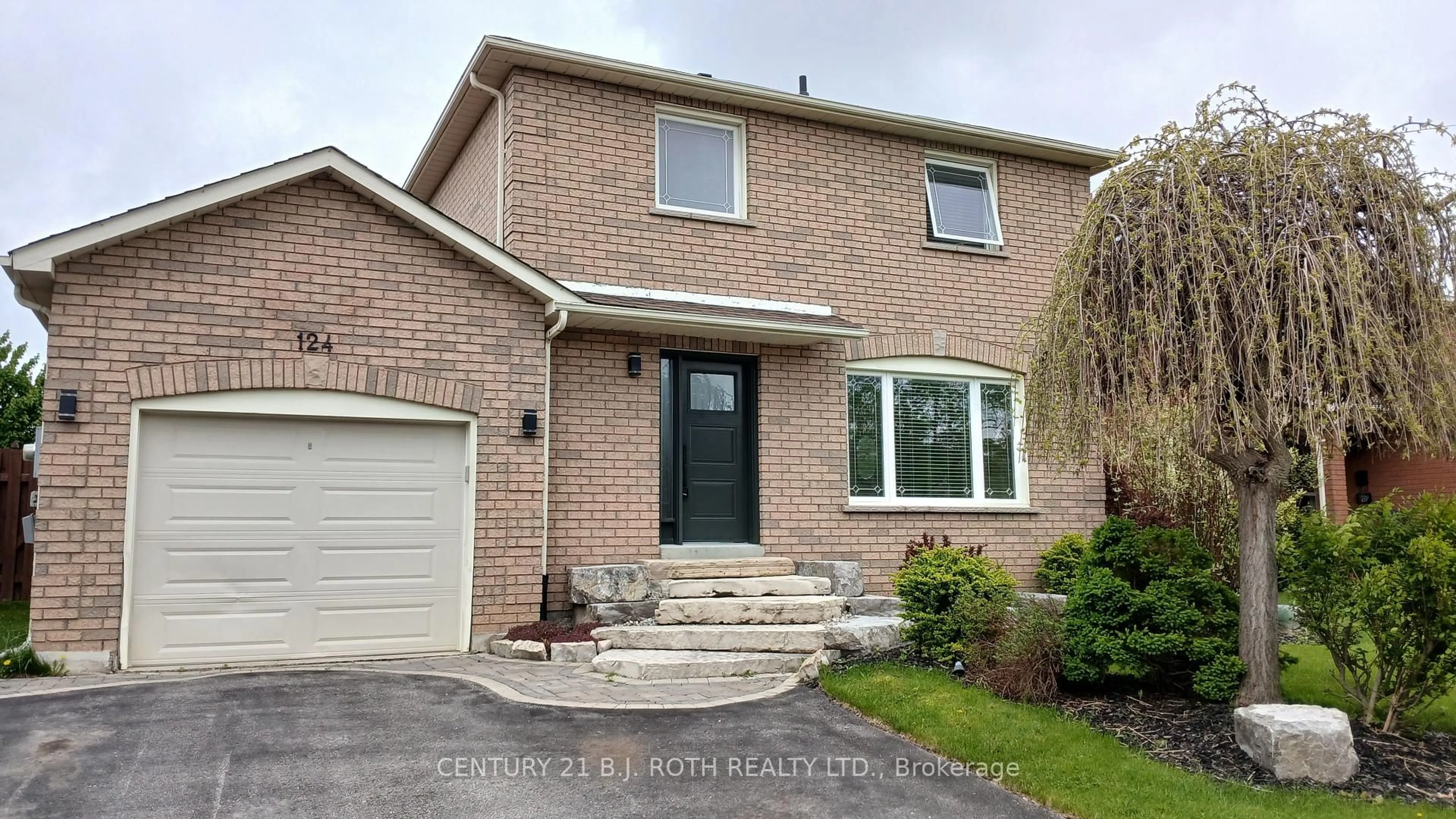 Home with brick exterior material, street for 124 Brown St, Barrie Ontario L4N 7V7