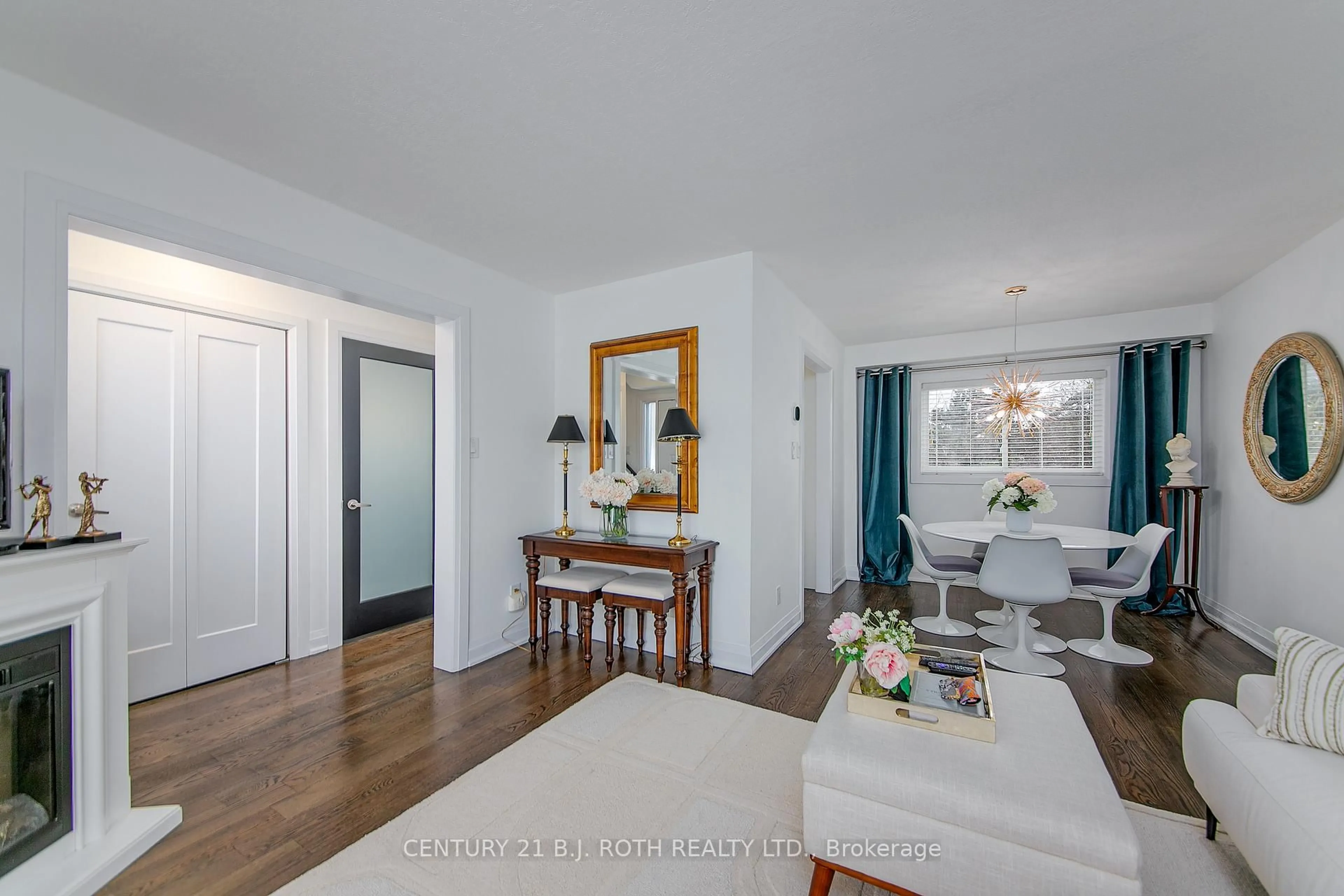 Living room with furniture, wood/laminate floor for 124 Brown St, Barrie Ontario L4N 7V7