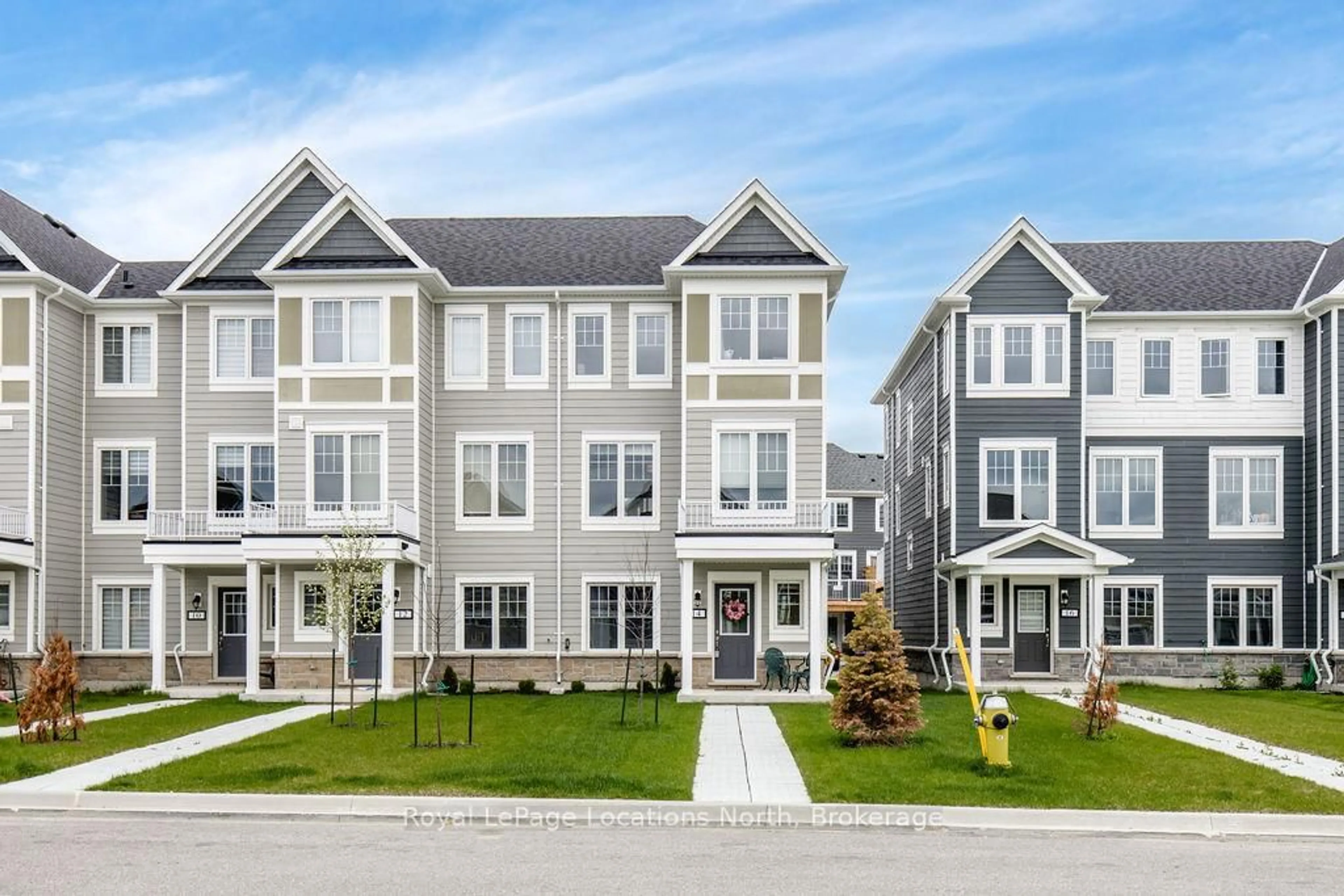 Home with vinyl exterior material, street for 14 Abby Dr, Wasaga Beach Ontario L9Z 0K1