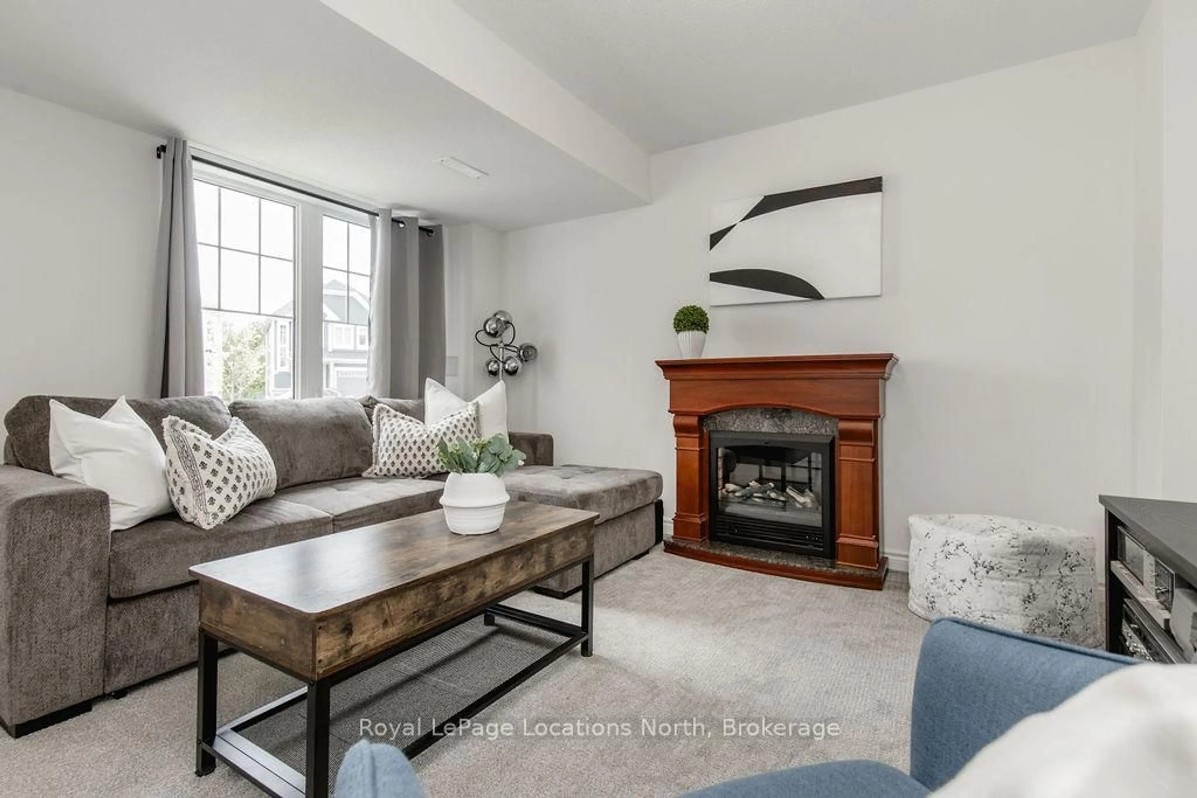 Living room with furniture, unknown for 14 Abby Dr, Wasaga Beach Ontario L9Z 0K1