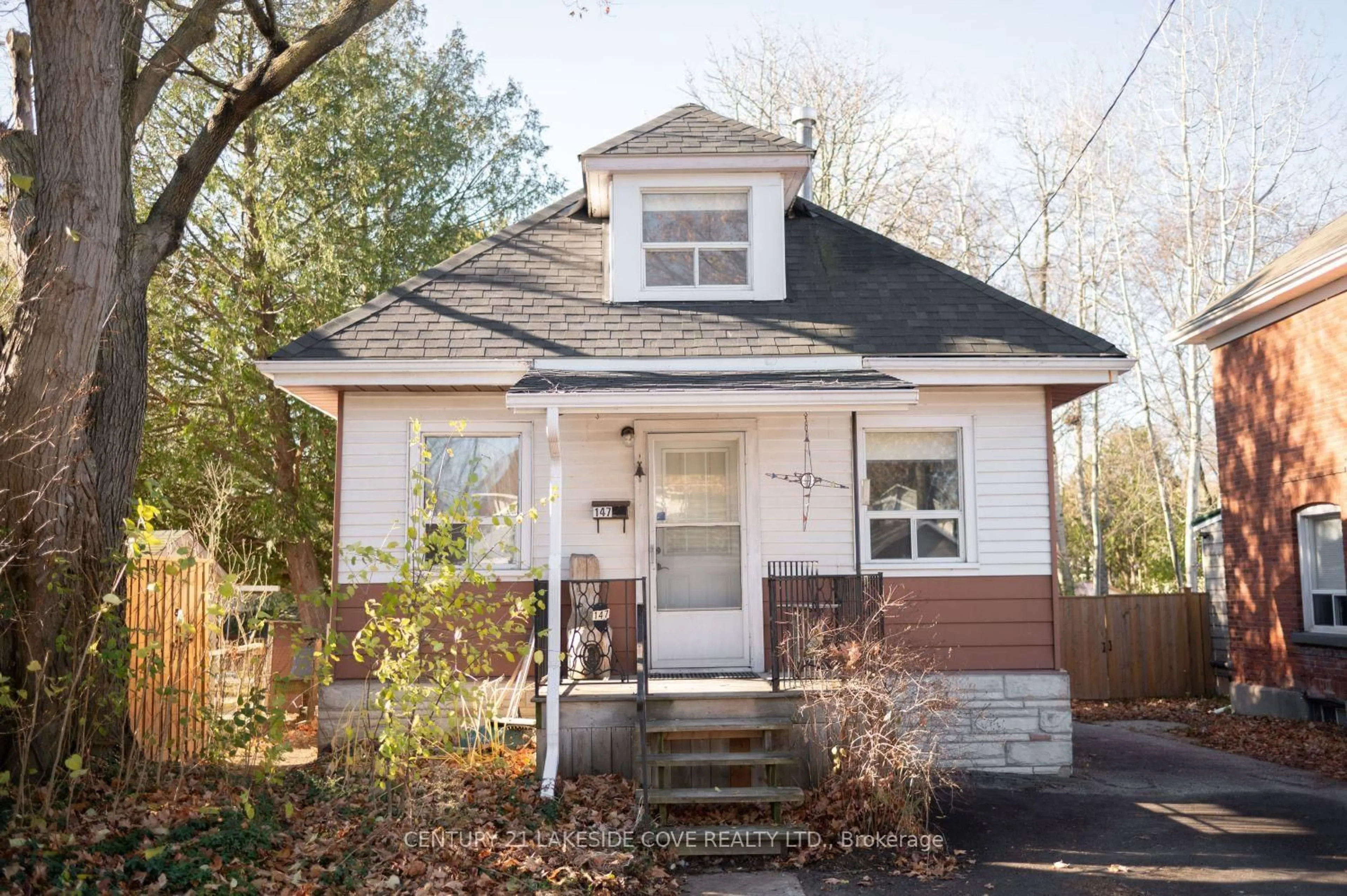 Home with brick exterior material, street for 147 Dufferin St, Orillia Ontario L3V 5T1