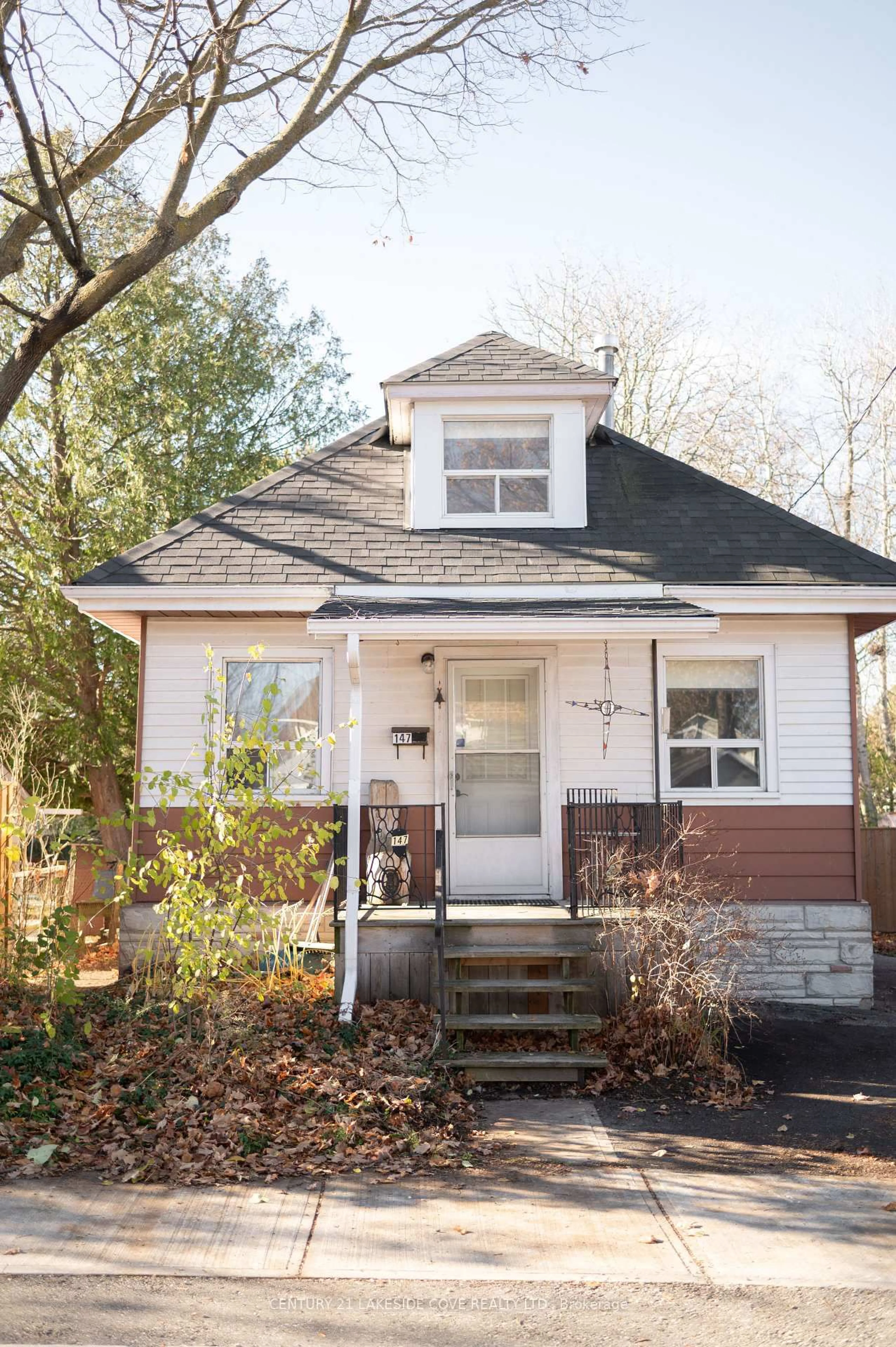 Home with brick exterior material, street for 147 Dufferin St, Orillia Ontario L3V 5T1