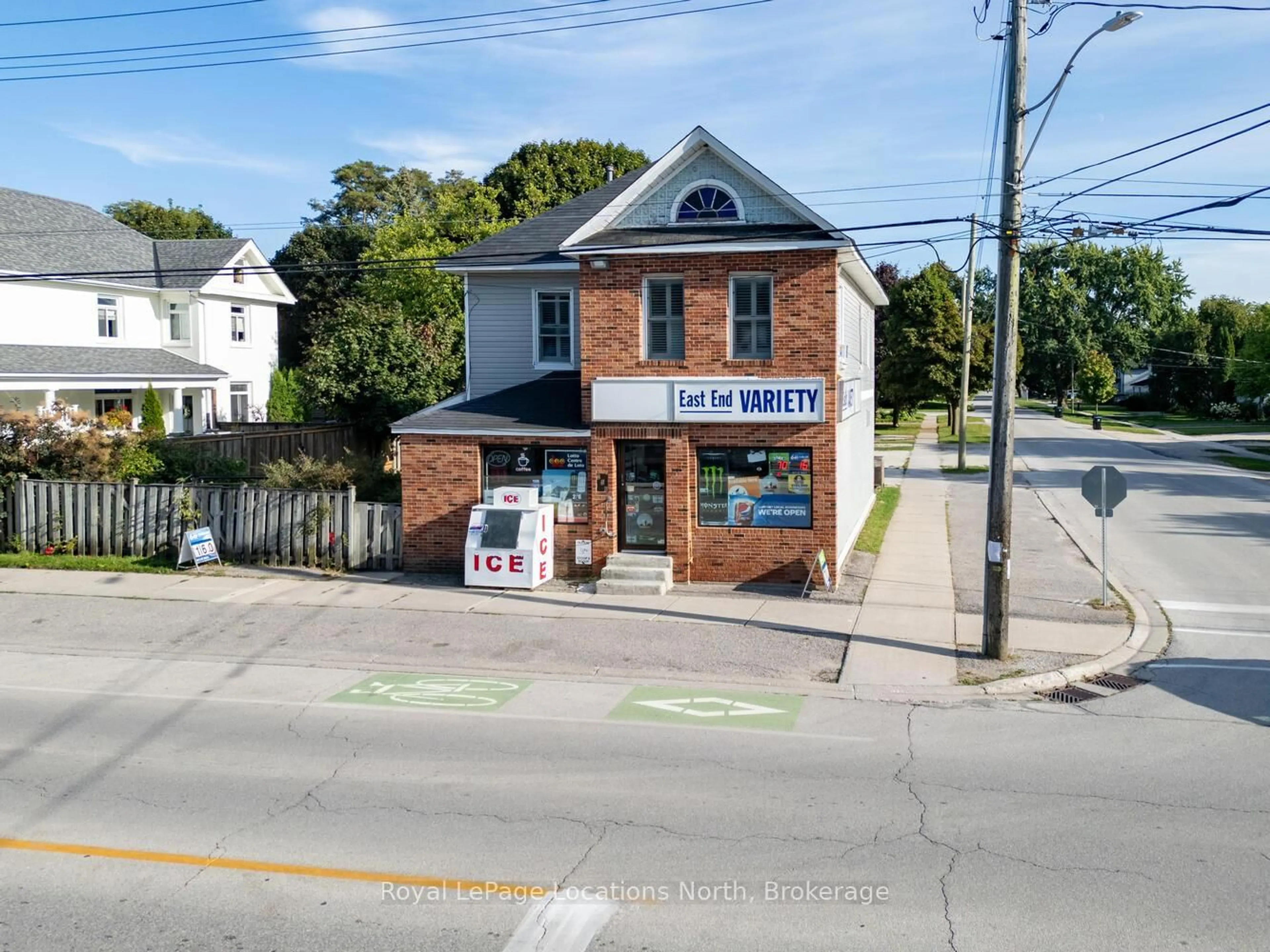 A pic from outside/outdoor area/front of a property/back of a property/a pic from drone, street for 256 Ontario St, Collingwood Ontario L9Y 1M9