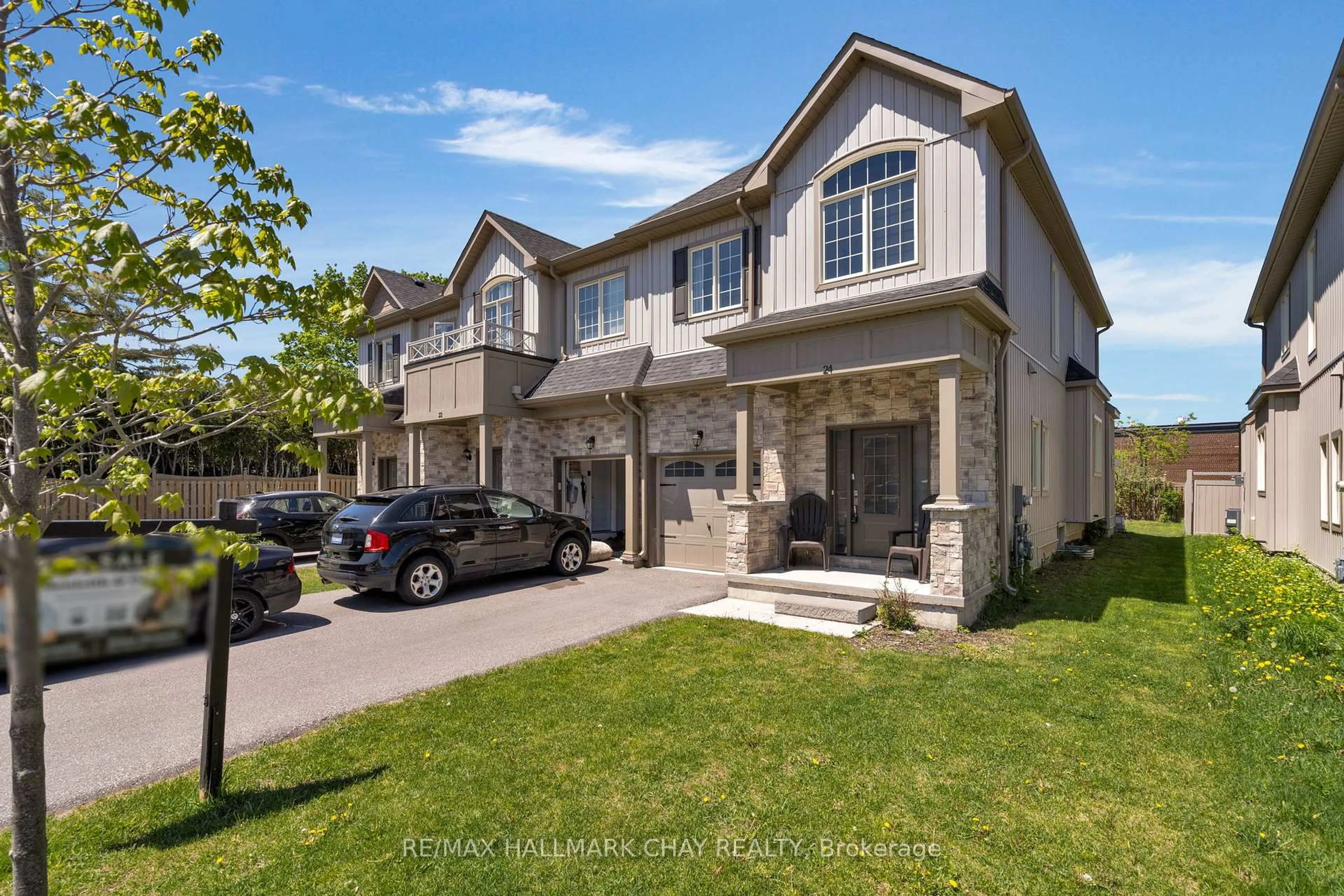 A pic from outside/outdoor area/front of a property/back of a property/a pic from drone, street for 24 Churchlea Mews, Orillia Ontario L3V 8K9