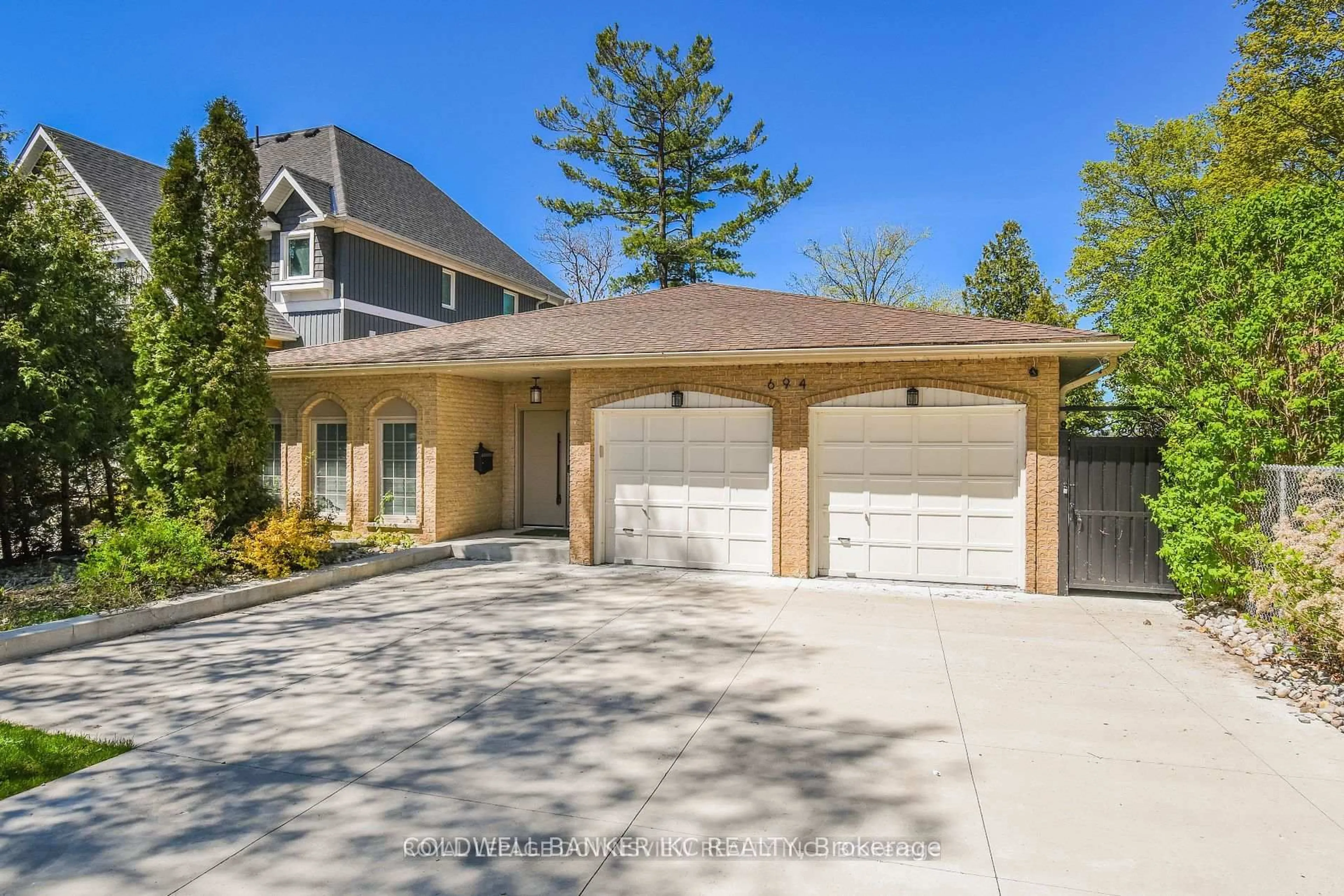 Home with vinyl exterior material, street for 694 Broadview Ave, Orillia Ontario L3V 6P3