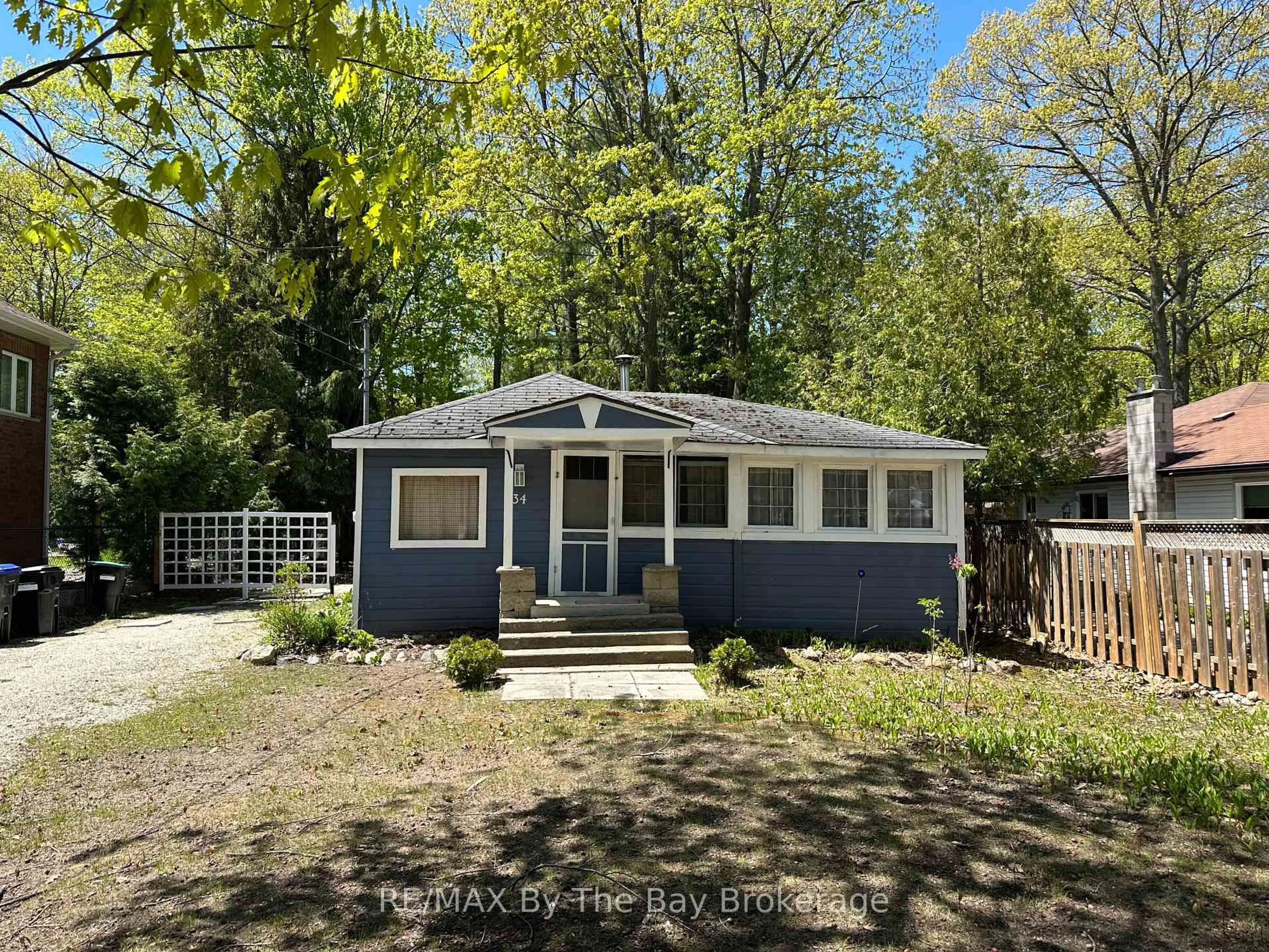 A pic from outside/outdoor area/front of a property/back of a property/a pic from drone, street for 134 Sunnidale Rd, Wasaga Beach Ontario L9Z 2S8