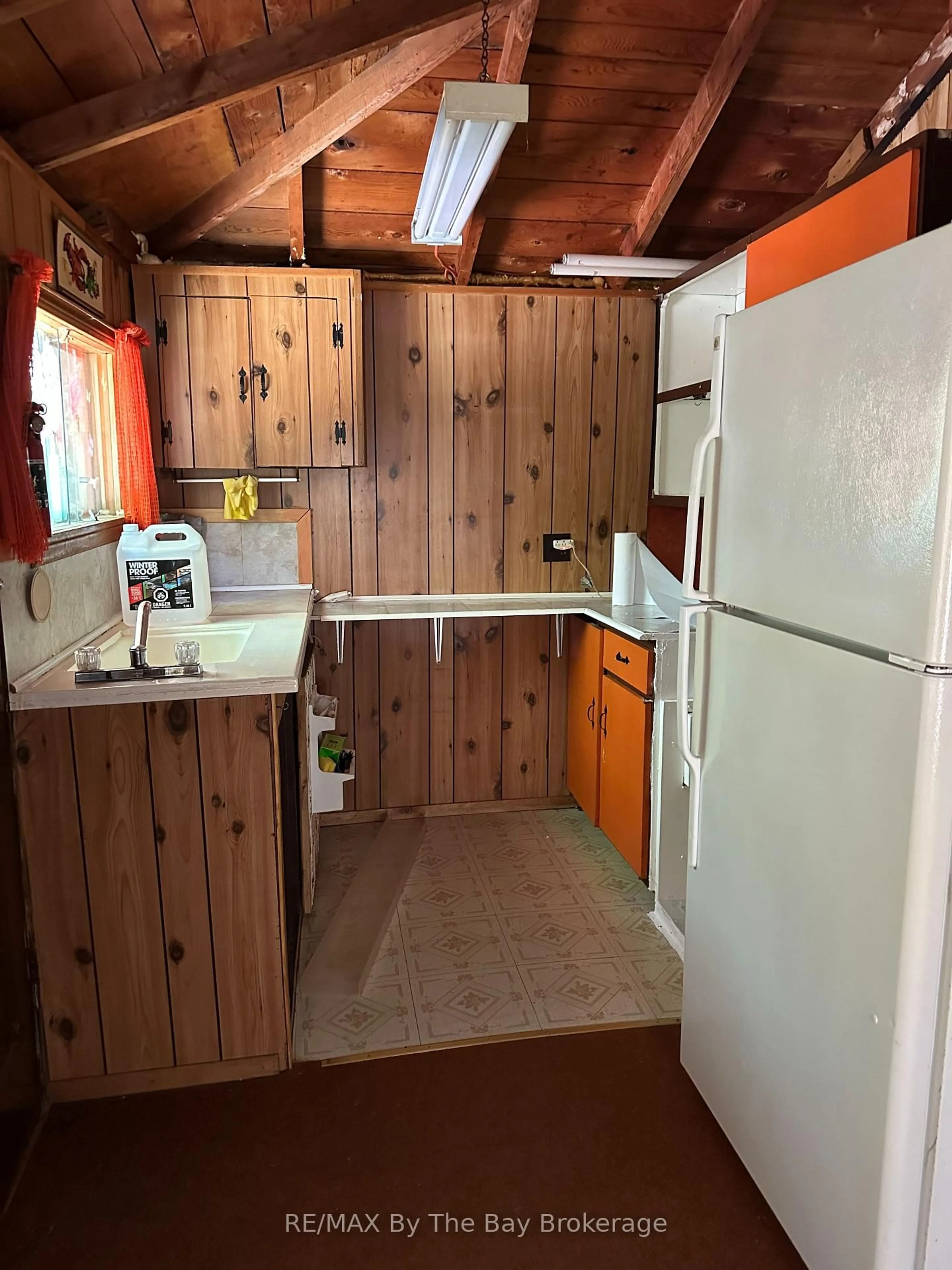 Standard kitchen, unknown for 134 Sunnidale Rd, Wasaga Beach Ontario L9Z 2S8