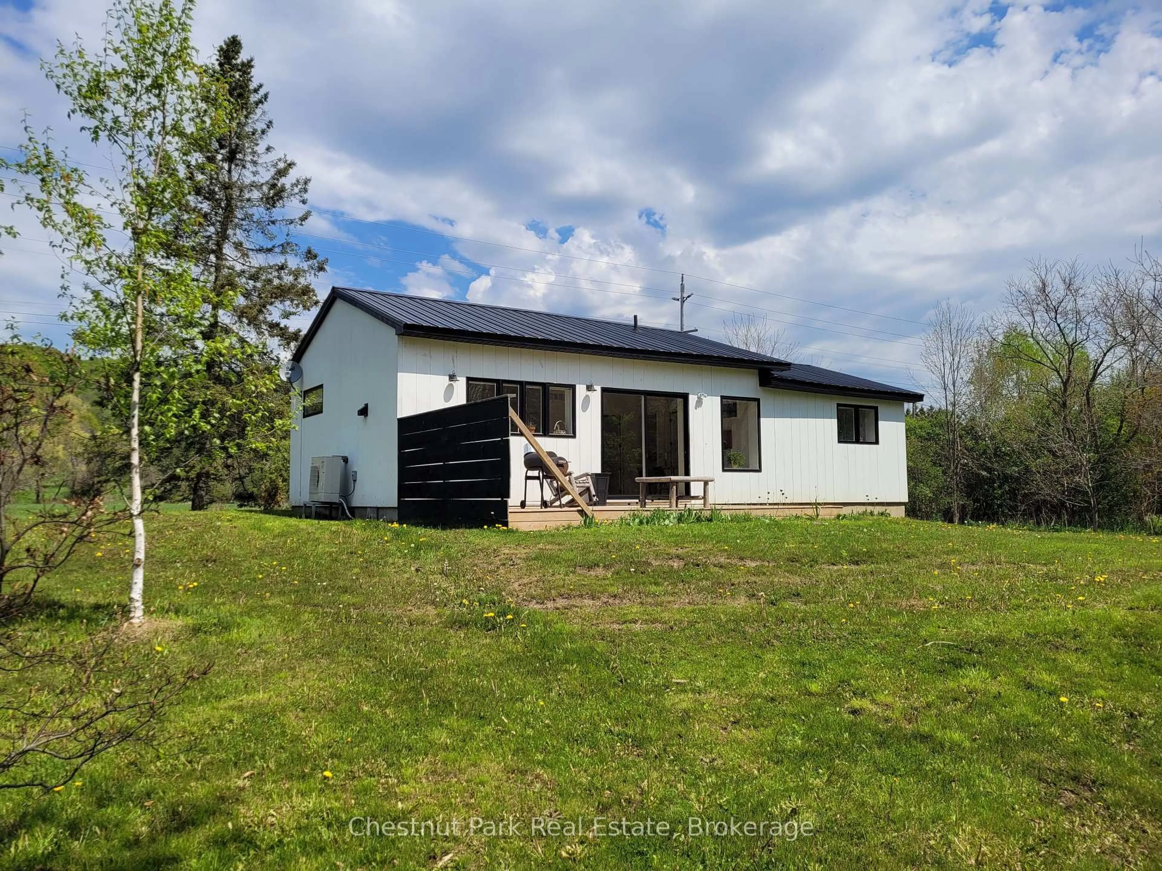 A pic from outside/outdoor area/front of a property/back of a property/a pic from drone, building for 7965 COUNTY ROAD 9, Clearview Ontario L0M 1S0