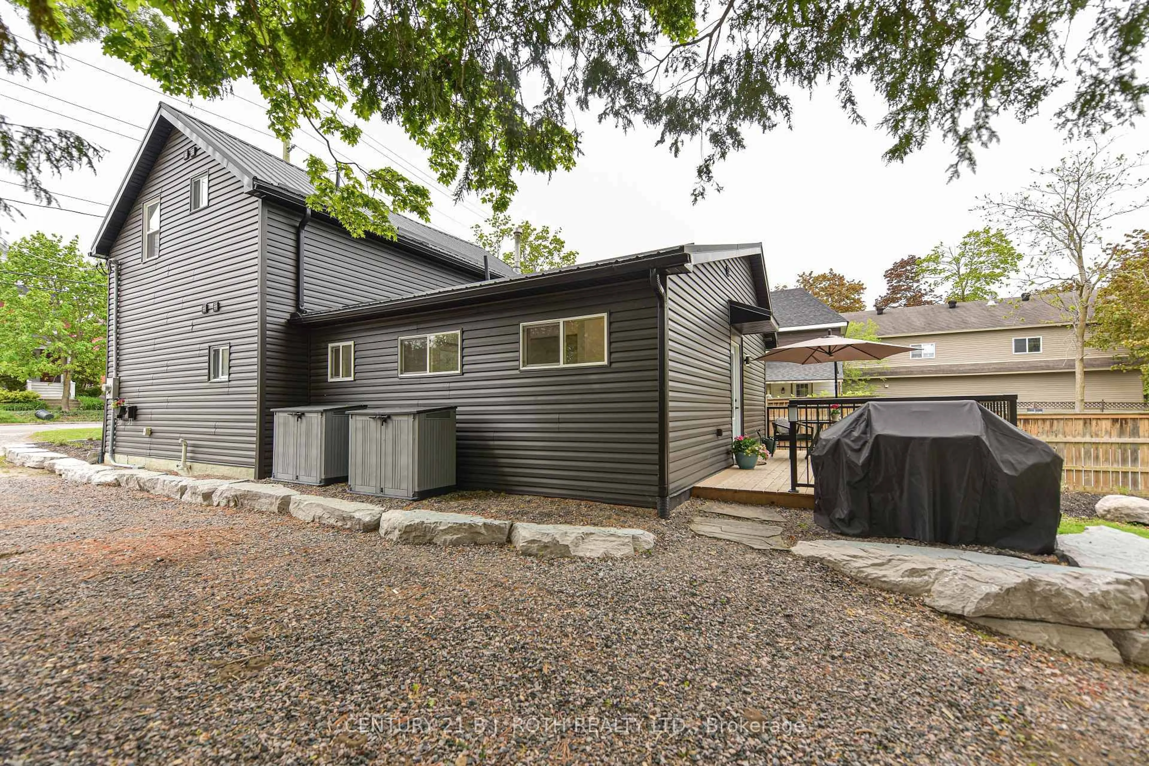 Home with vinyl exterior material, street for 274 Mississaga St, Orillia Ontario L3V 3B8