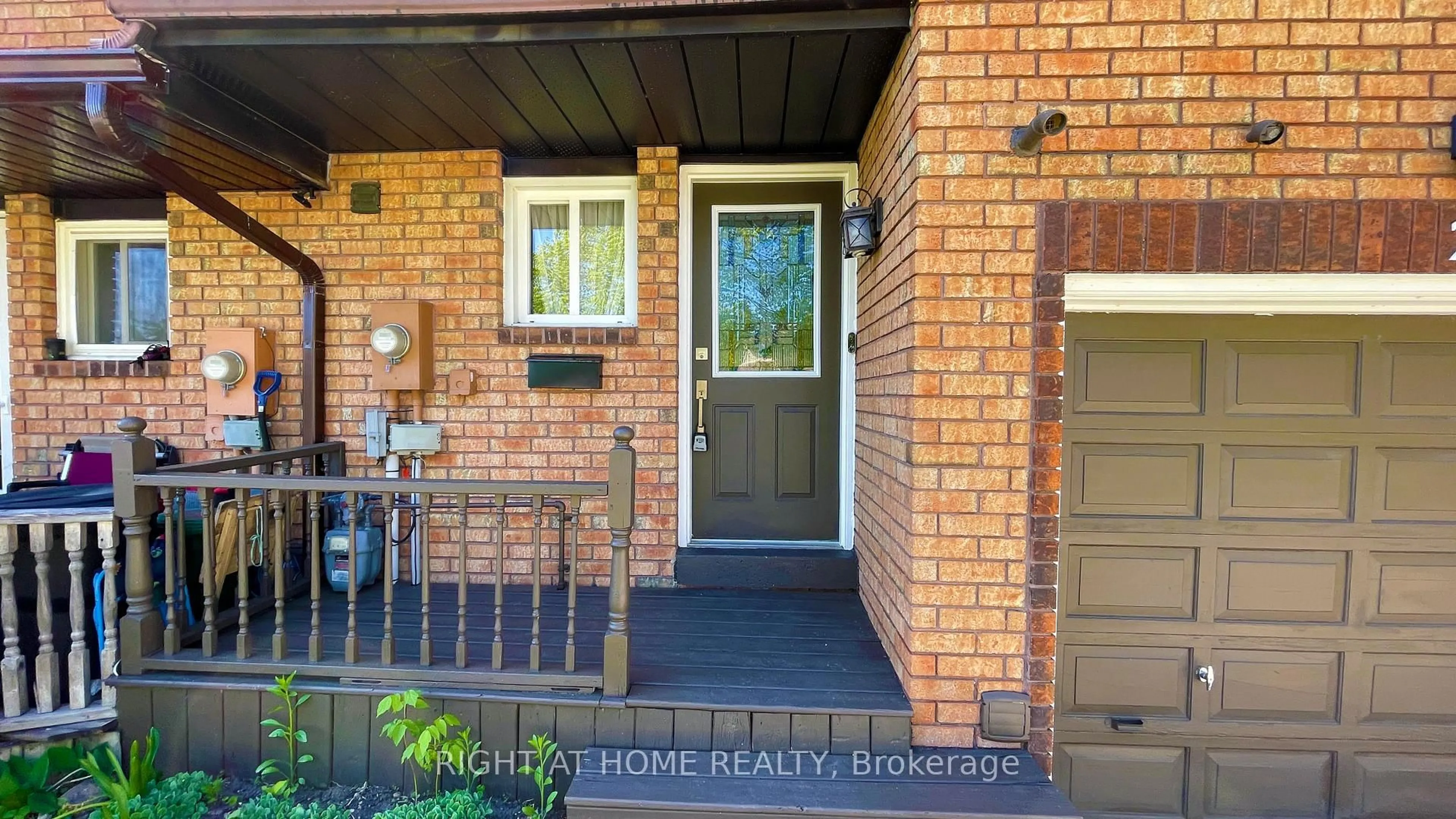 Home with brick exterior material, street for 28 Golfdale Rd, Barrie Ontario L4N 6R5