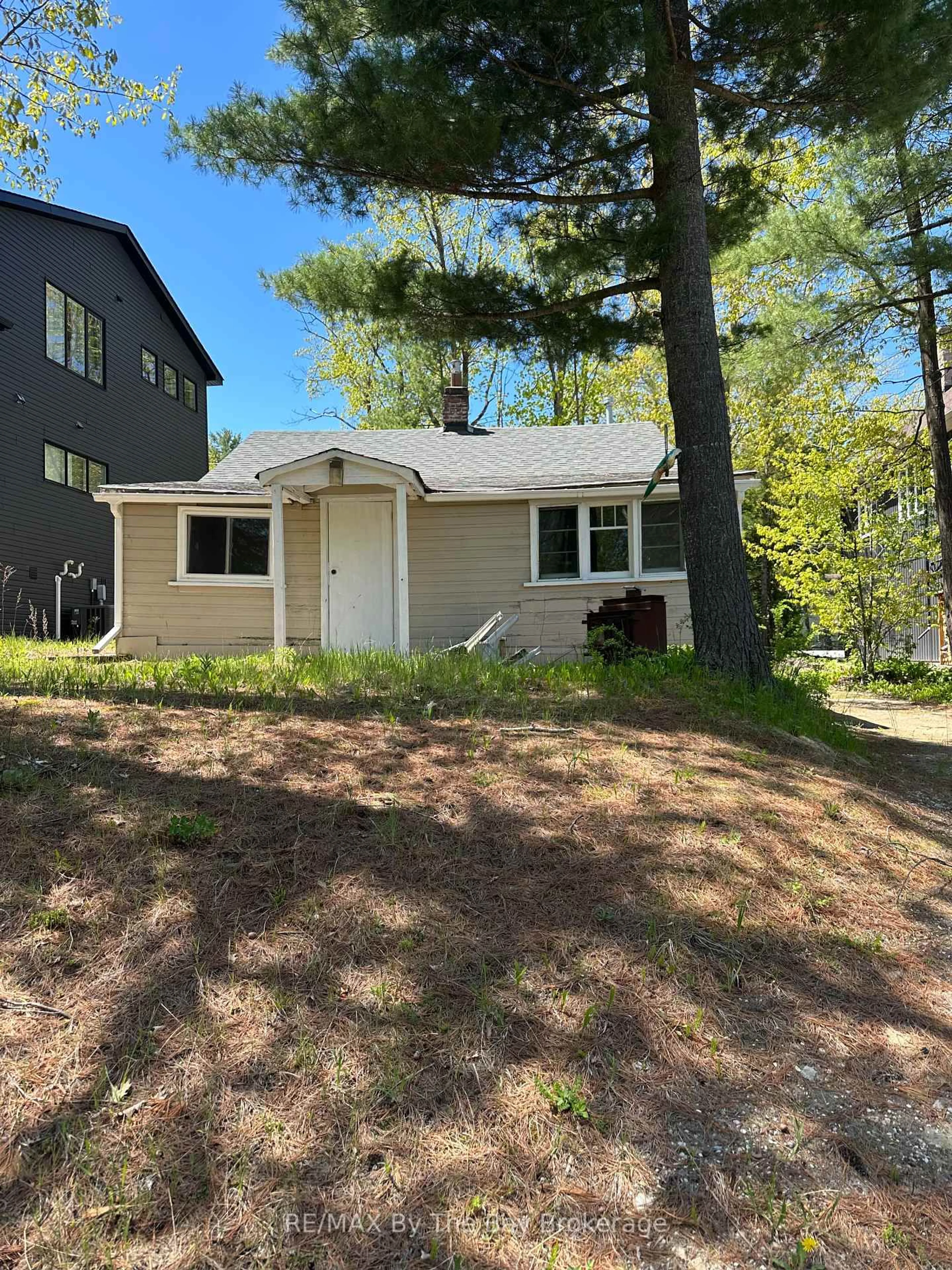 Home with vinyl exterior material, unknown for 159 Sunnidale Rd, Wasaga Beach Ontario L9Z 2S9
