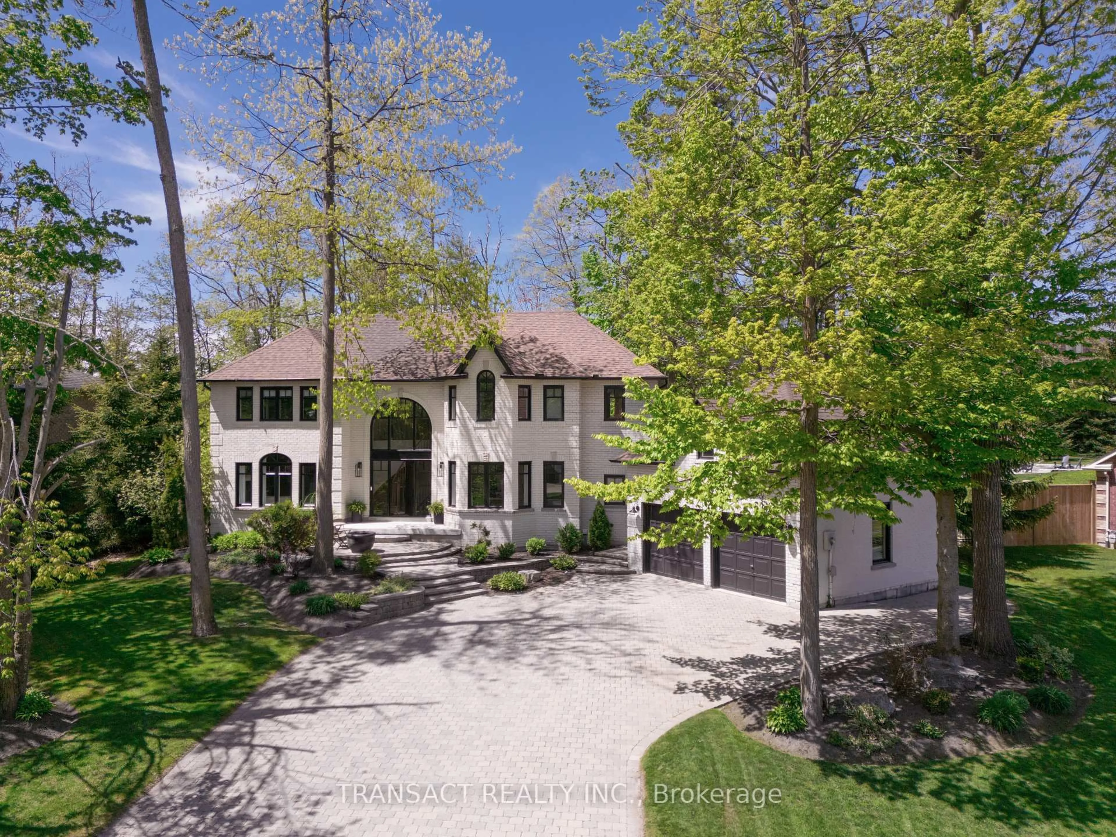 A pic from outside/outdoor area/front of a property/back of a property/a pic from drone, street for 28 Alana Dr, Springwater Ontario L9X 0S1