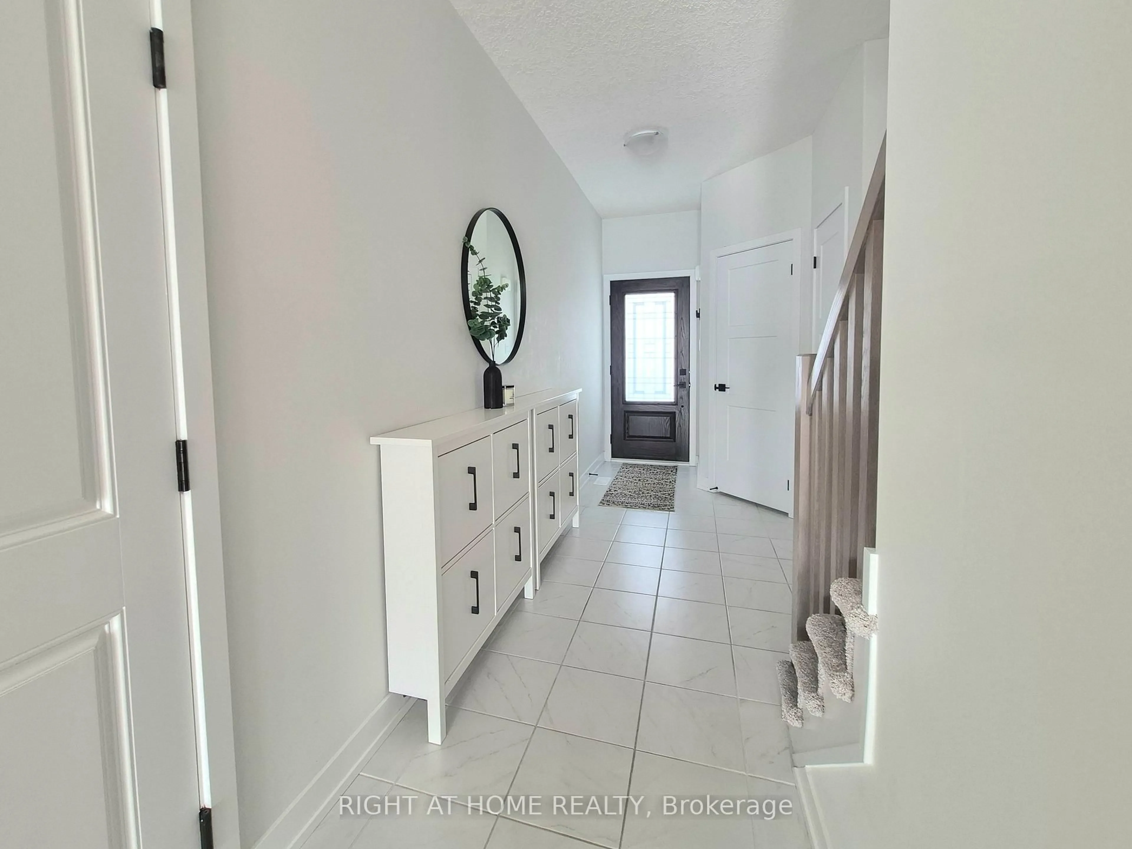 Indoor entryway for 89 Archer Ave, Collingwood Ontario L9Y 3B7