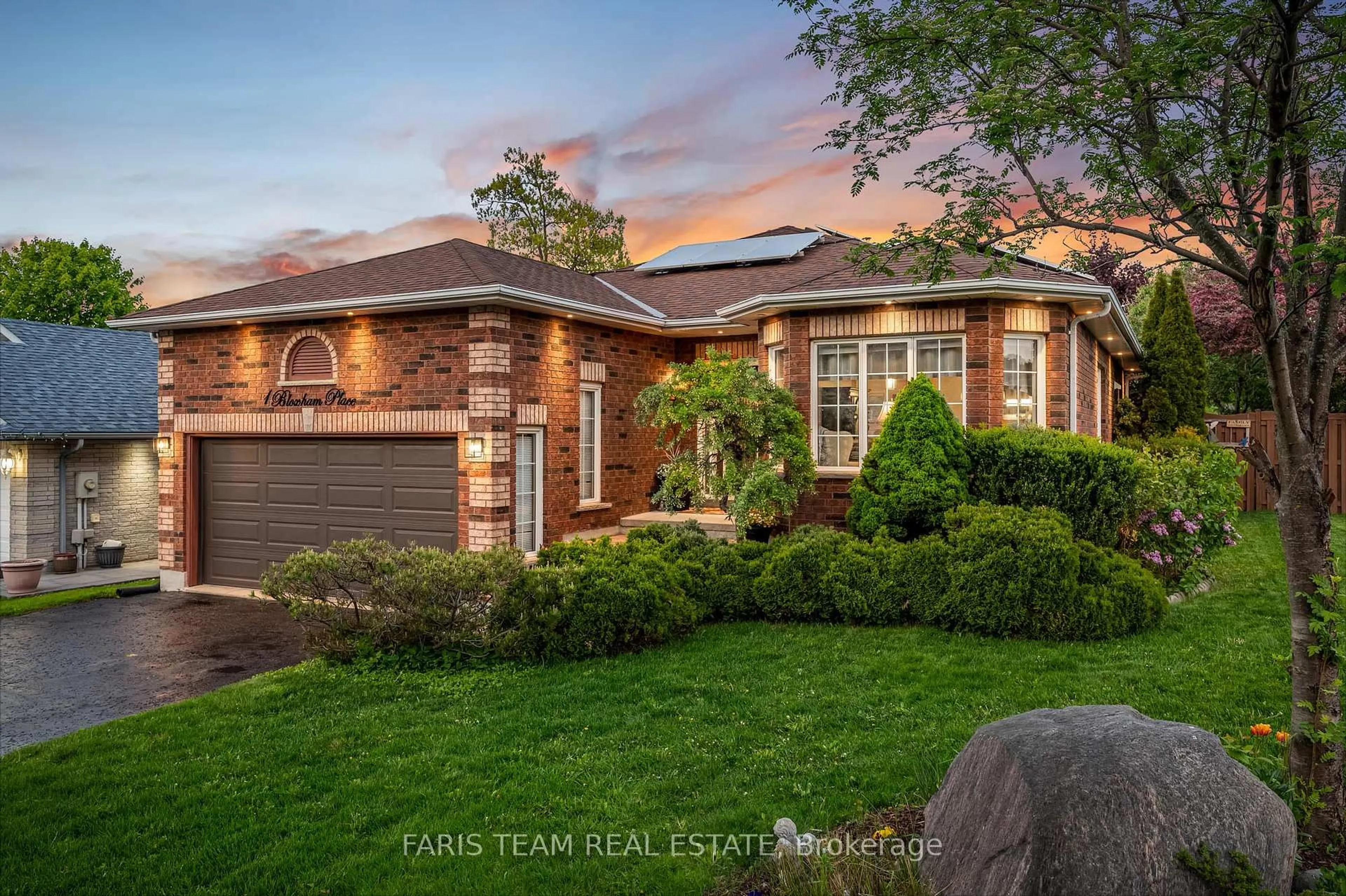 Home with brick exterior material, street for 1 Bloxham Pl, Barrie Ontario L4N 9K3