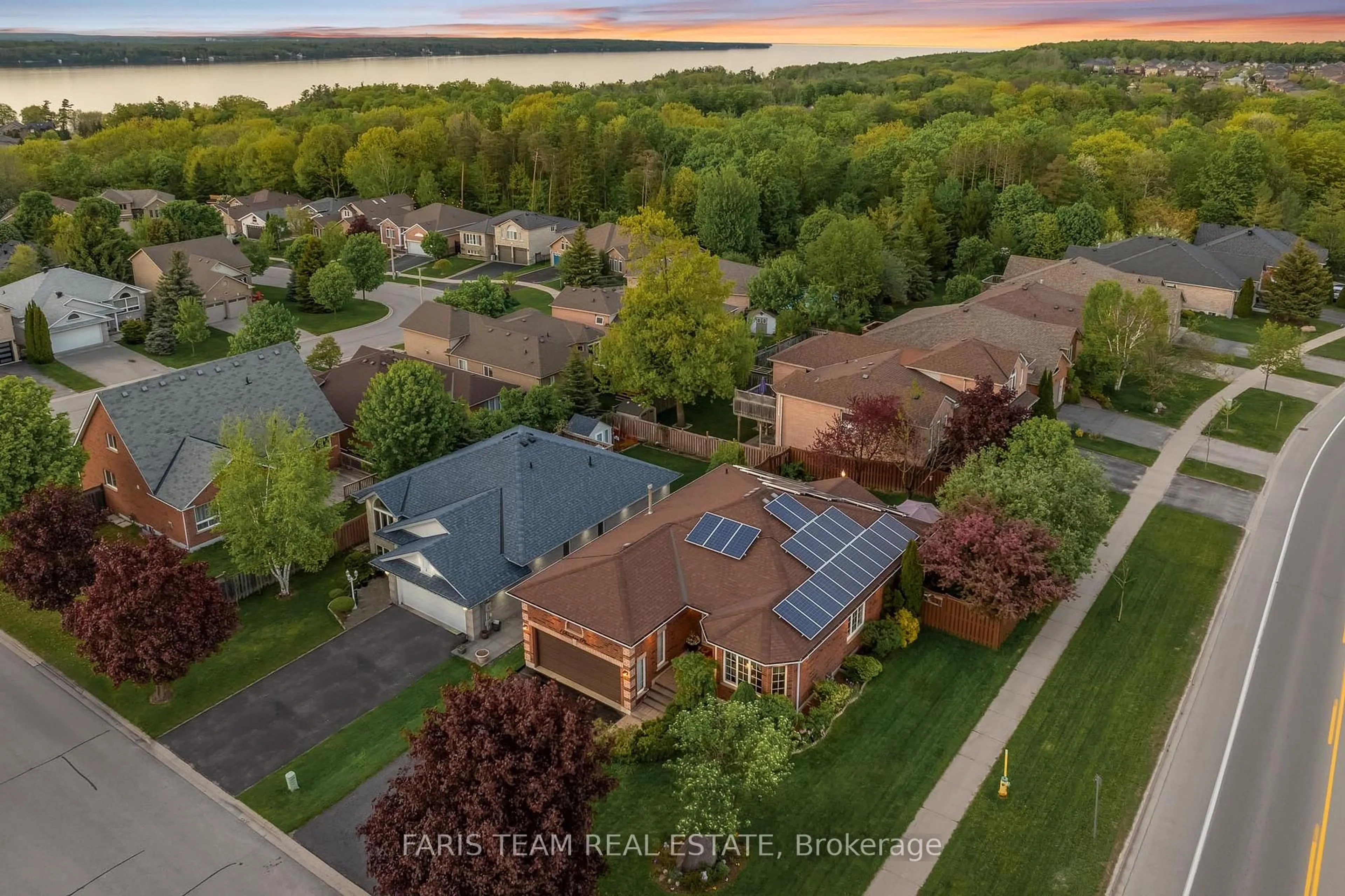 A pic from outside/outdoor area/front of a property/back of a property/a pic from drone, water/lake/river/ocean view for 1 Bloxham Pl, Barrie Ontario L4N 9K3