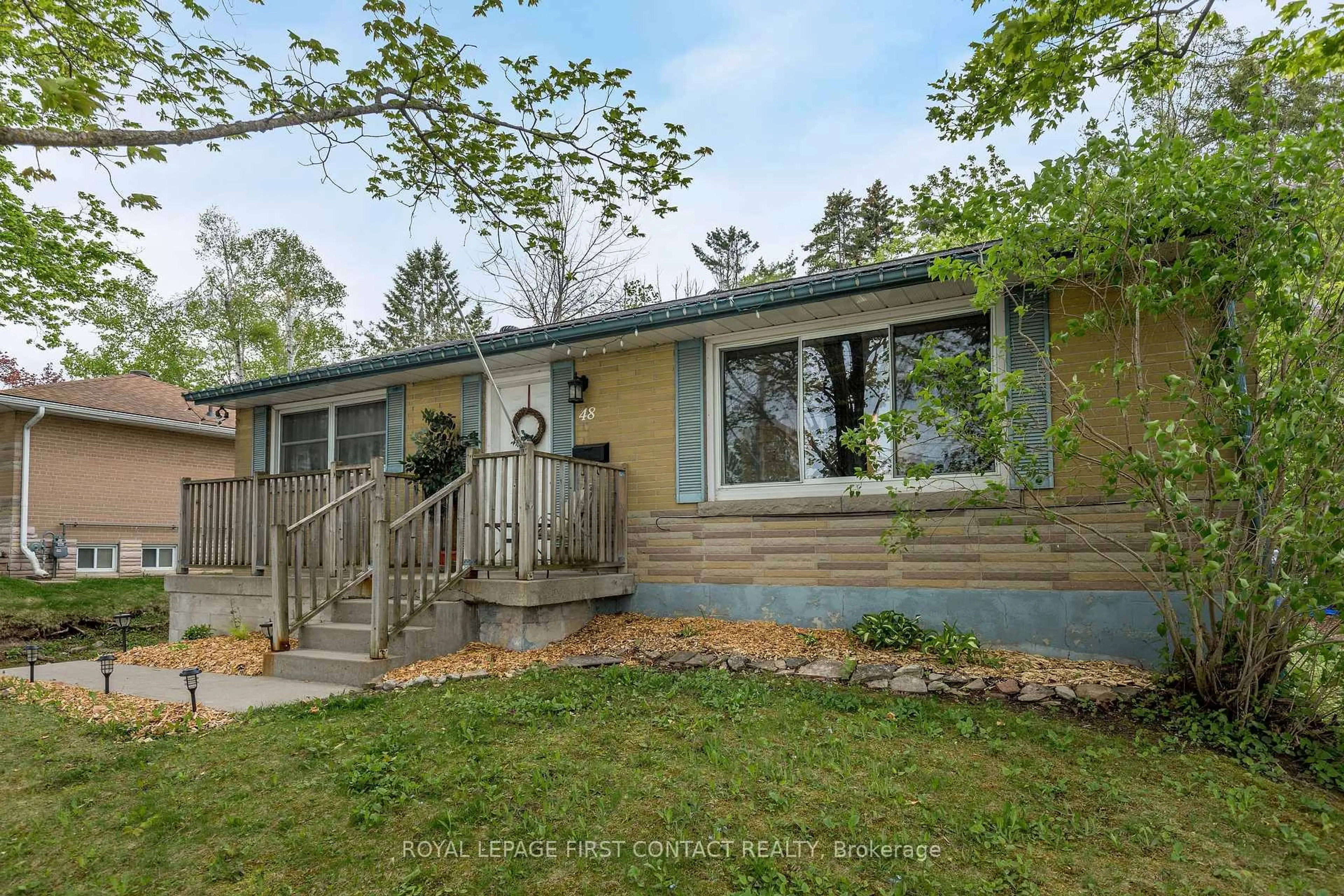Home with vinyl exterior material, street for 48 Brant St, Orillia Ontario L3V 3N7