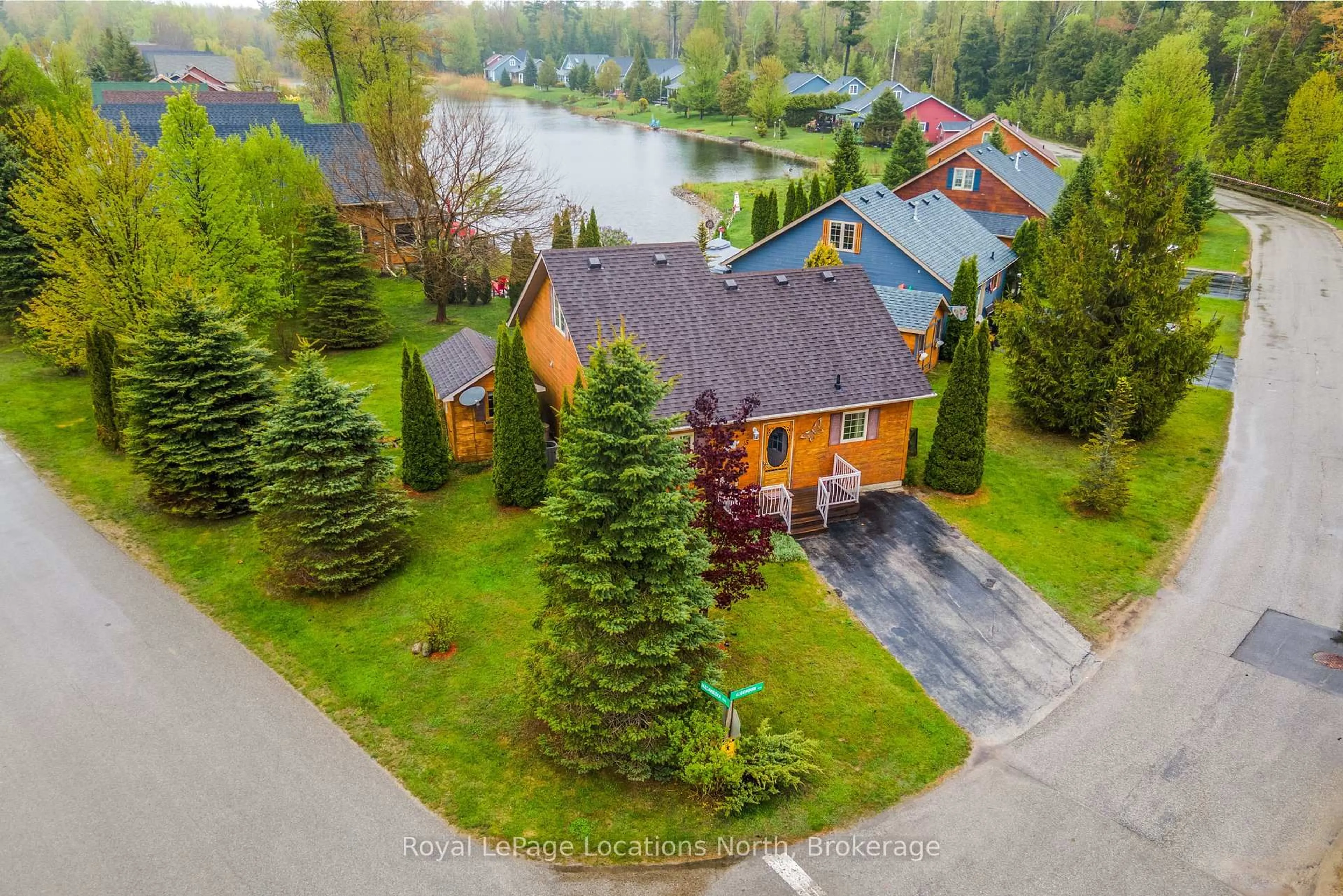 A pic from outside/outdoor area/front of a property/back of a property/a pic from drone, water/lake/river/ocean view for 15 MADAWASKA Tr, Wasaga Beach Ontario L9Z 1X7