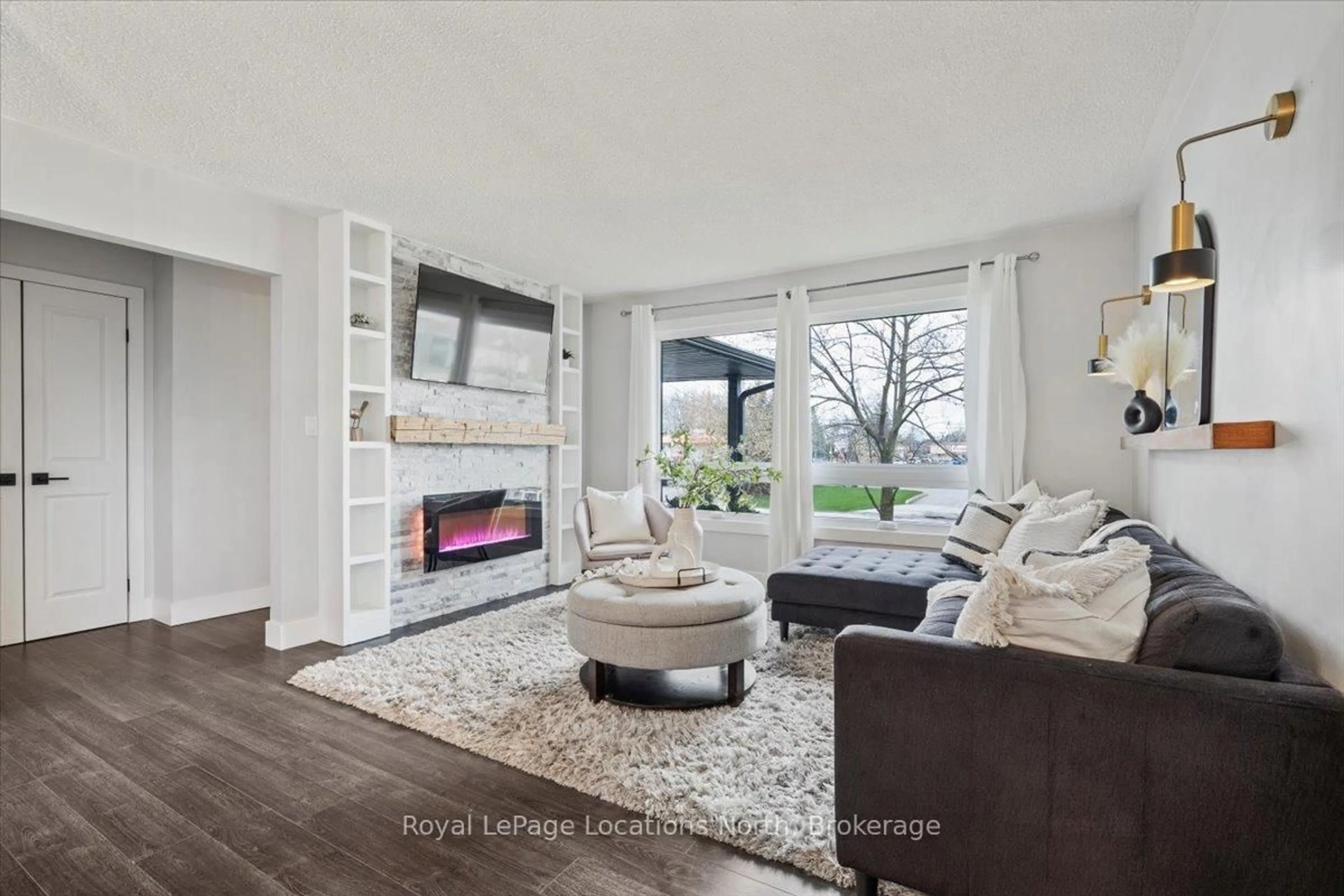 Living room with furniture, unknown for 201 Beech St, Clearview Ontario L0M 1S0