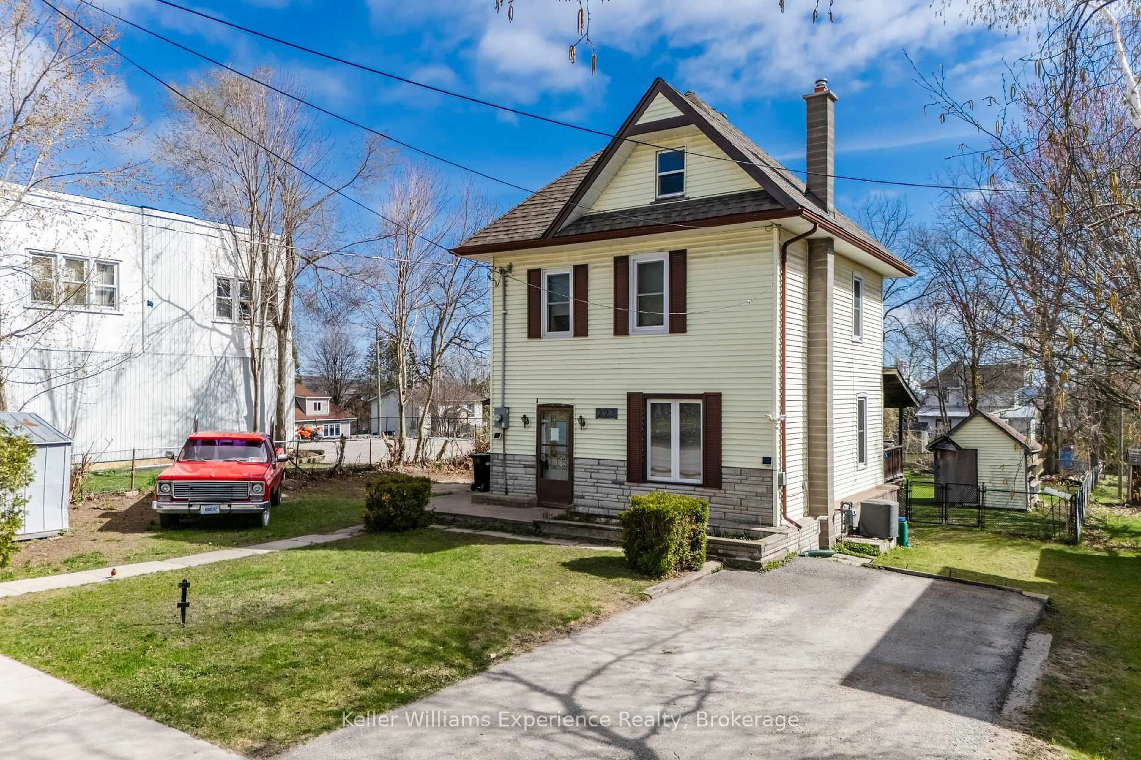 Unknown for 223 Lindsay St, Midland Ontario L4R 2V2