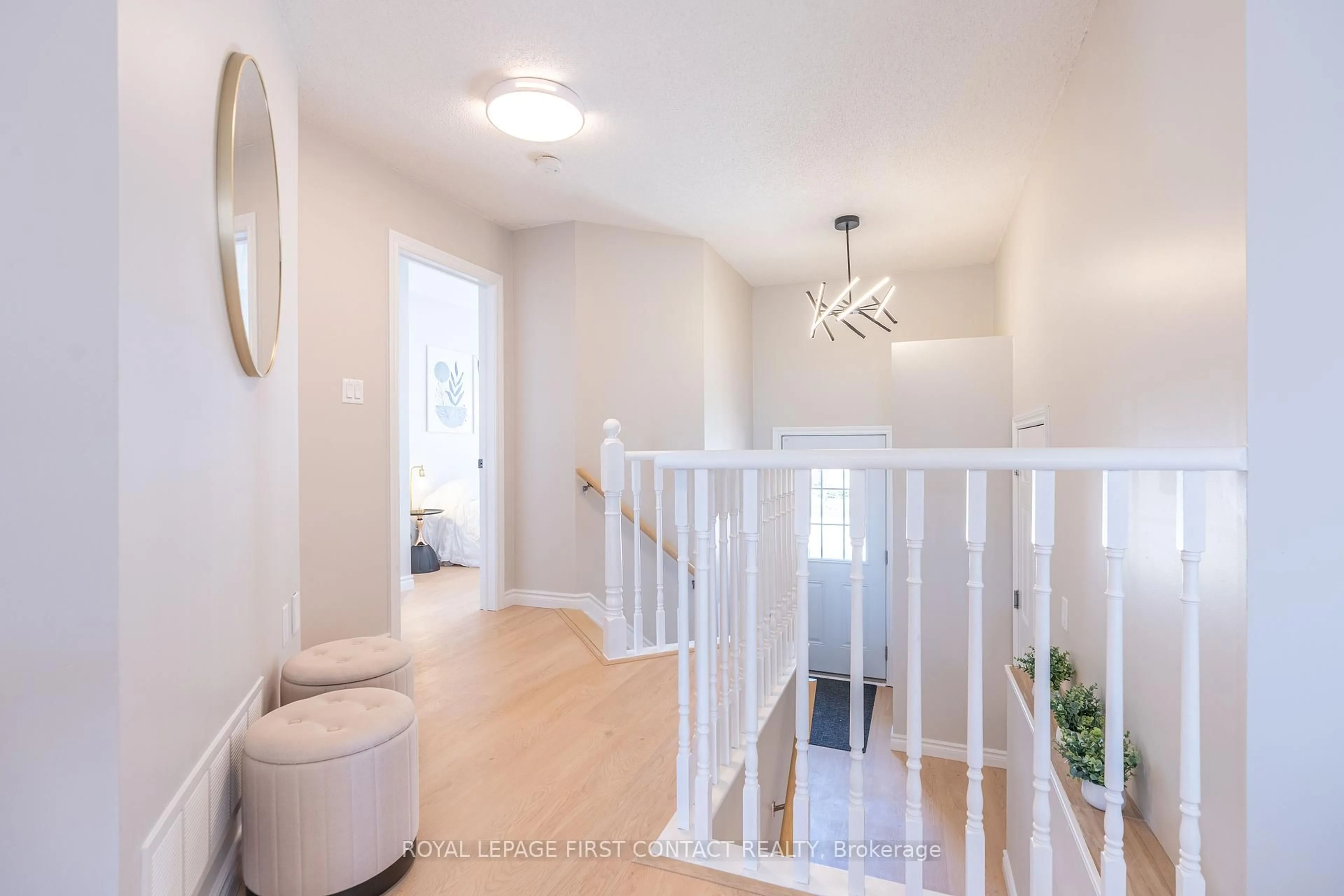 Indoor entryway for 60 William Paddison Dr, Barrie Ontario L4M 0G4