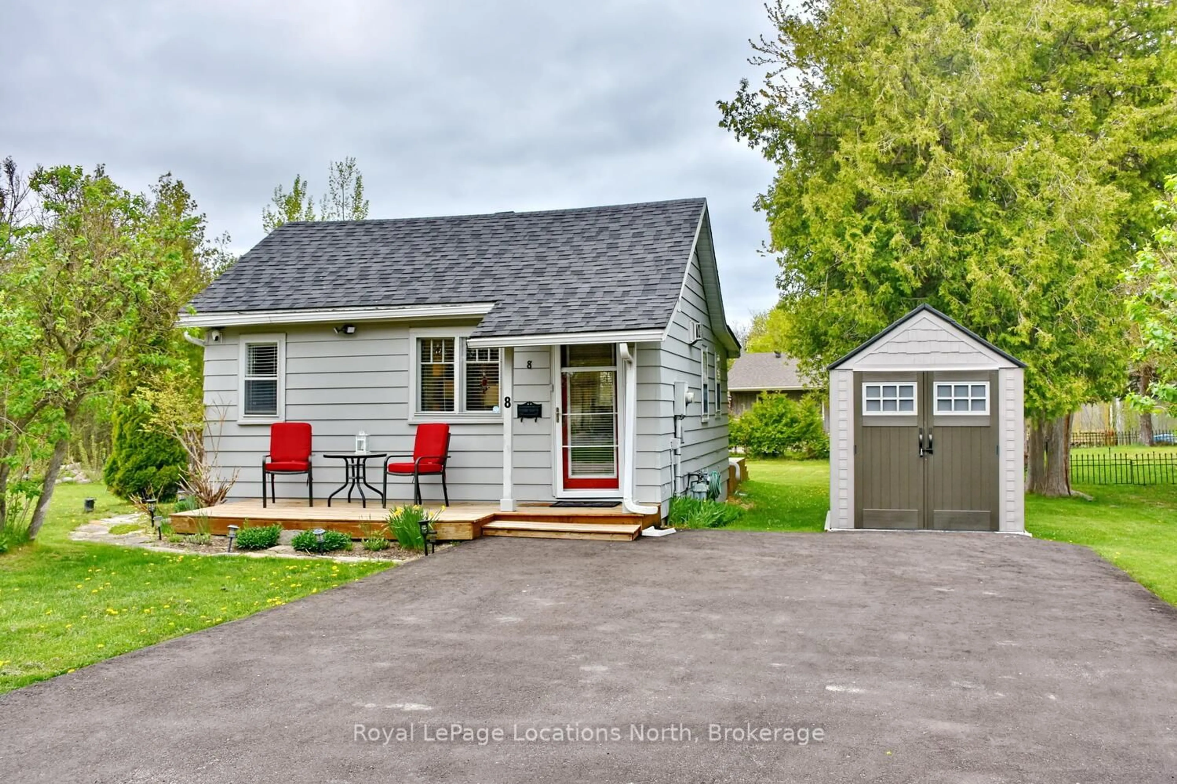Shed for 8 James Ave, Wasaga Beach Ontario L9Z 2X3