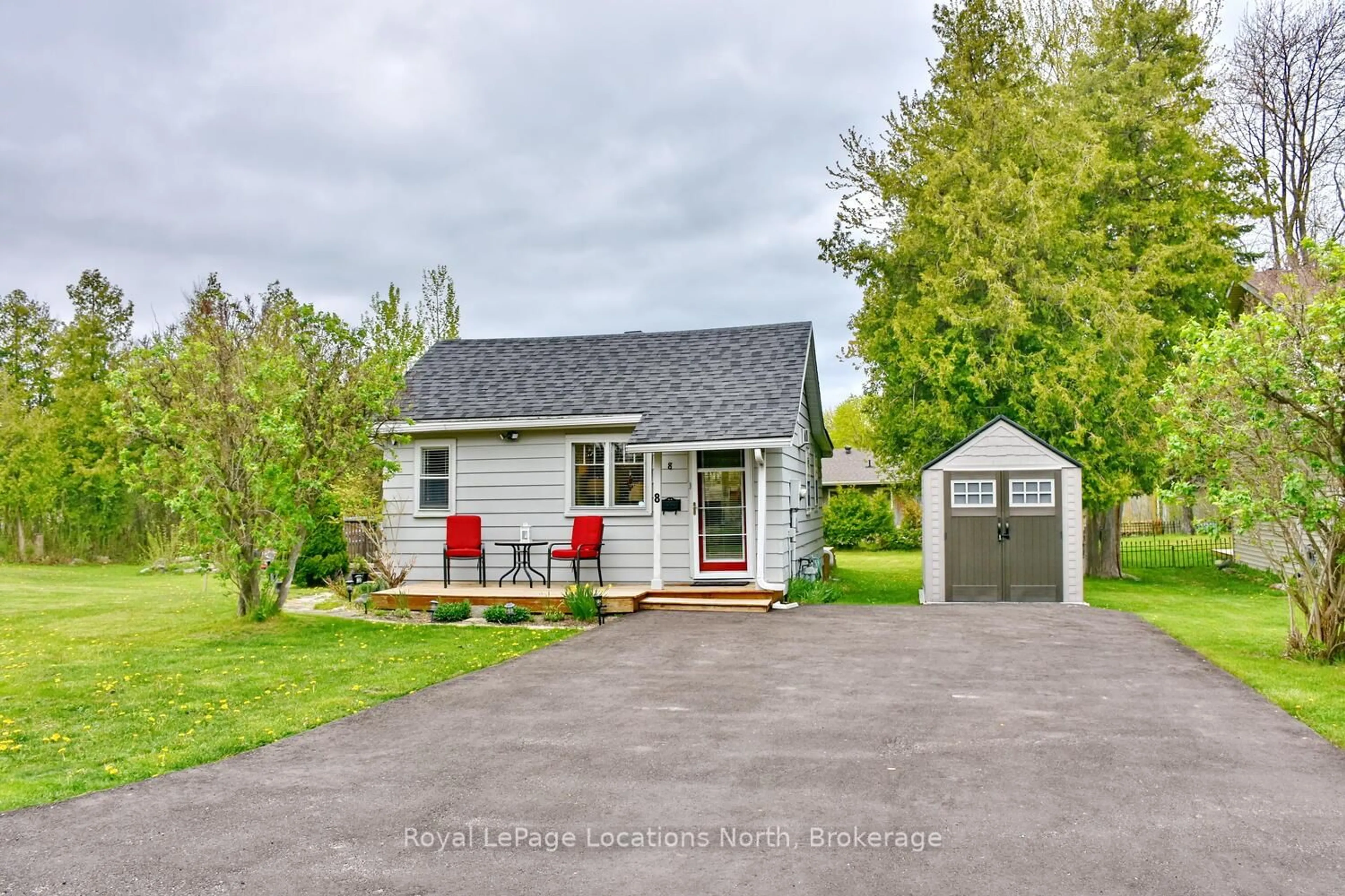 Shed for 8 James Ave, Wasaga Beach Ontario L9Z 2X3