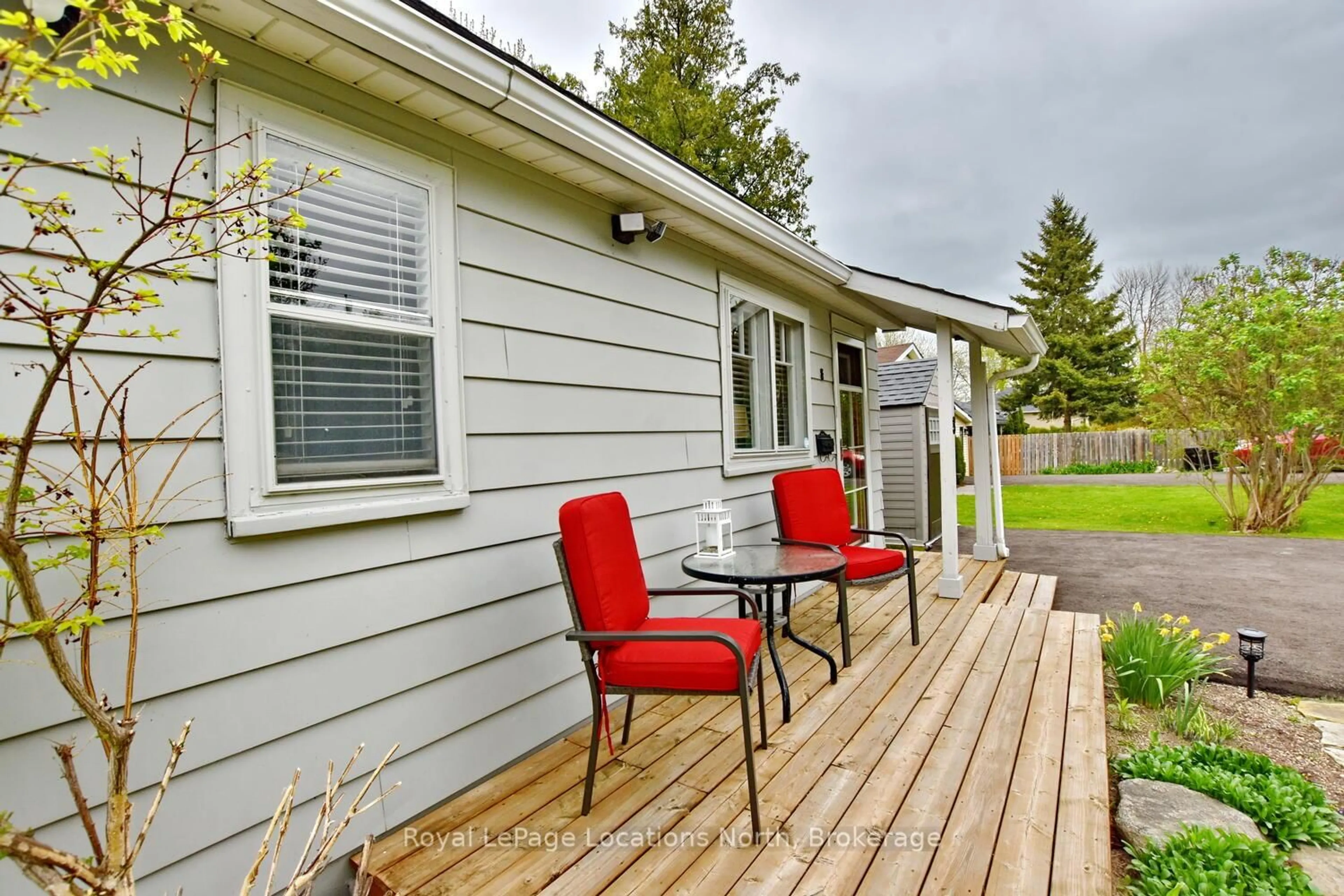 Patio, water/lake/river/ocean view for 8 James Ave, Wasaga Beach Ontario L9Z 2X3