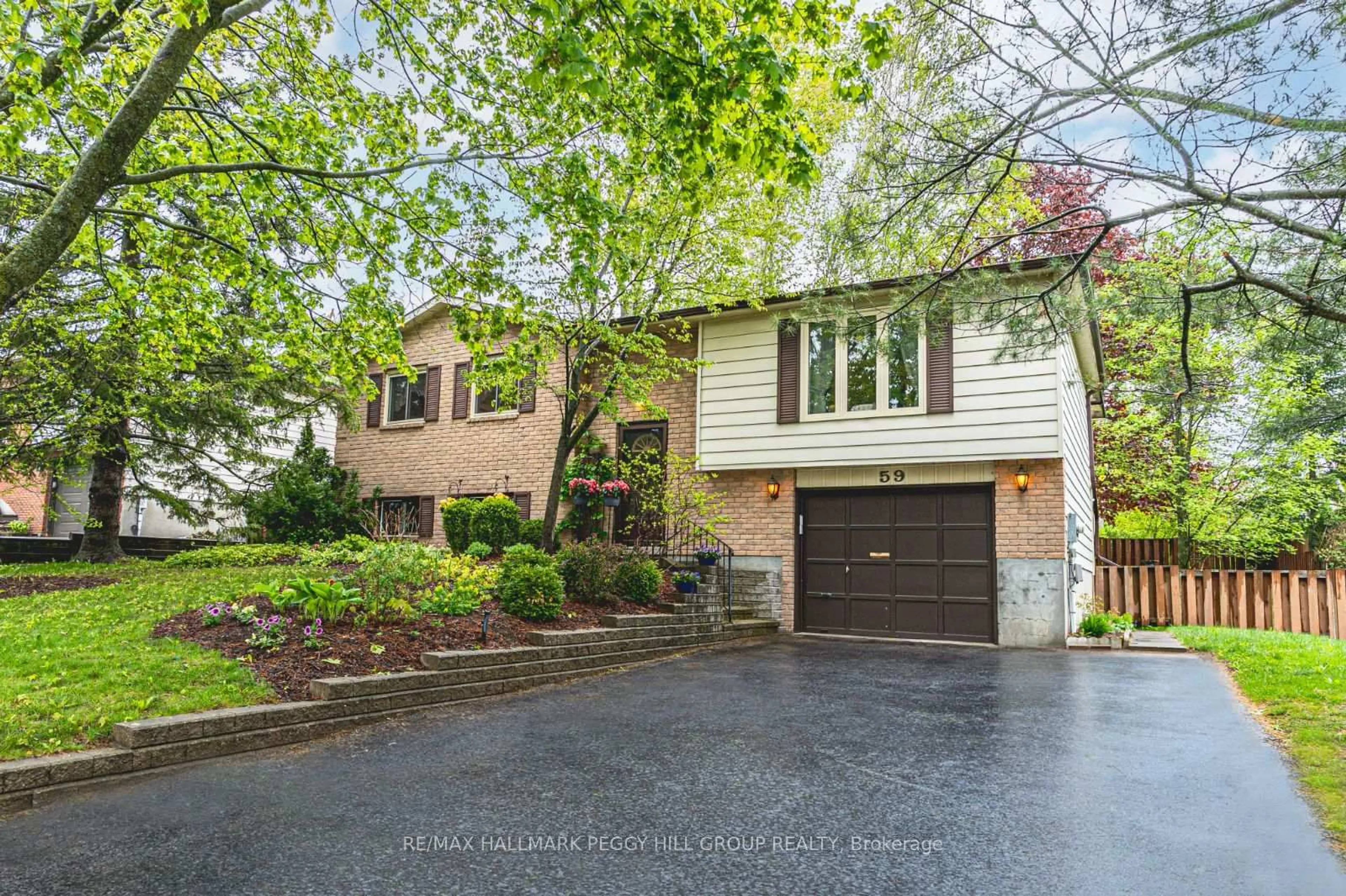 Home with vinyl exterior material, street for 59 Indian Arrow Rd, Barrie Ontario L4M 5P1