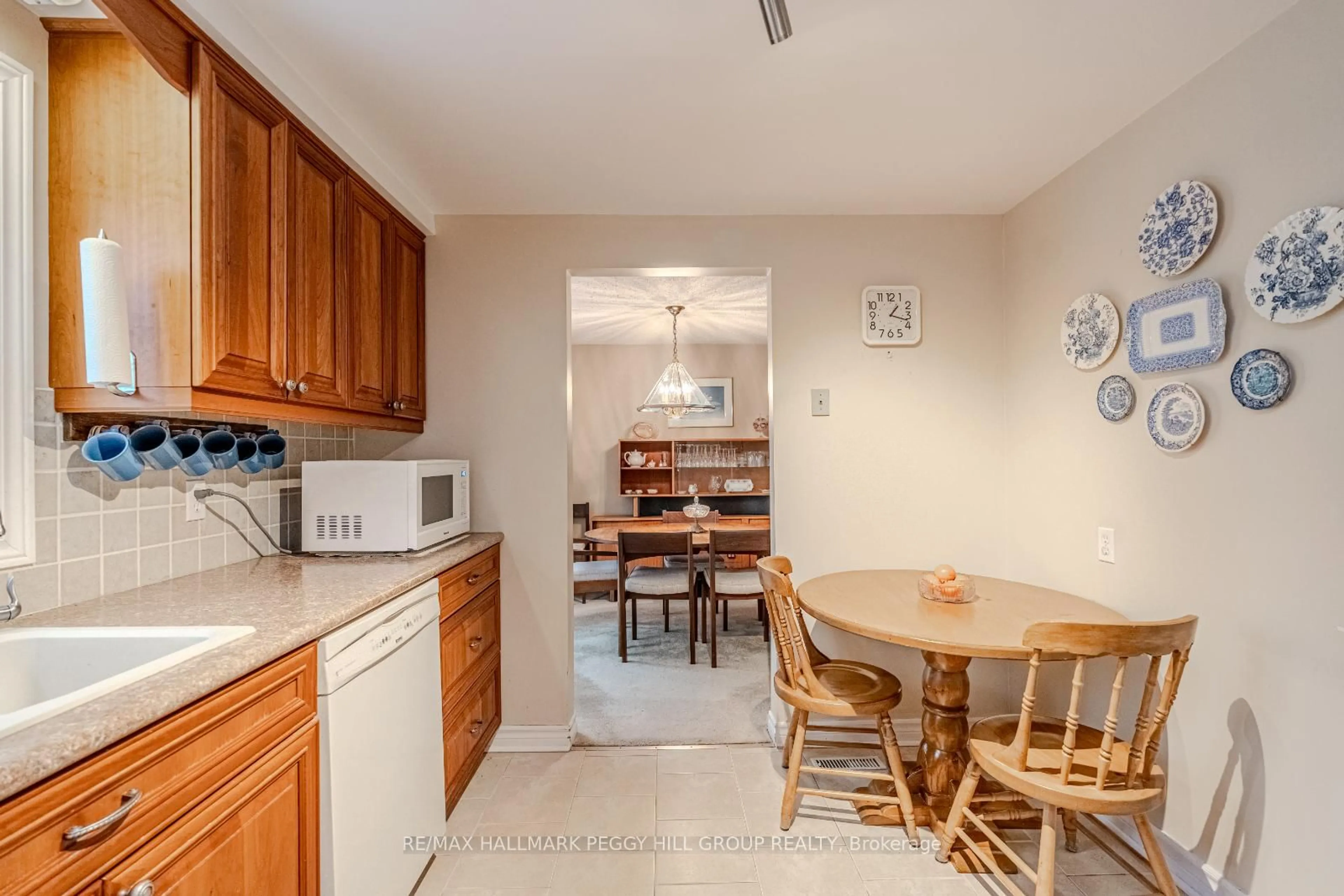Standard kitchen, unknown for 59 Indian Arrow Rd, Barrie Ontario L4M 5P1