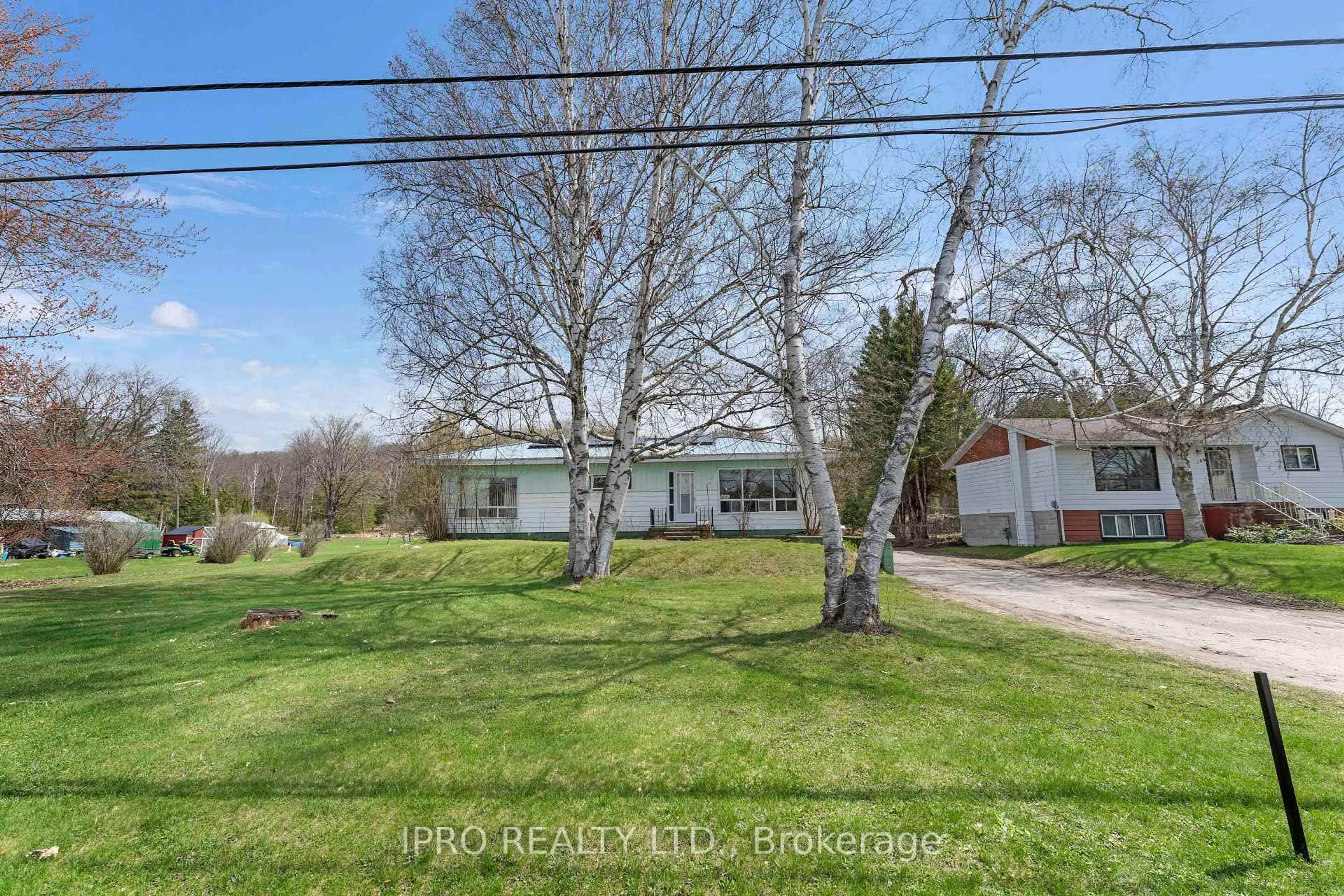 A pic from outside/outdoor area/front of a property/back of a property/a pic from drone, water/lake/river/ocean view for 111 Fox St, Penetanguishene Ontario L9M 1E2