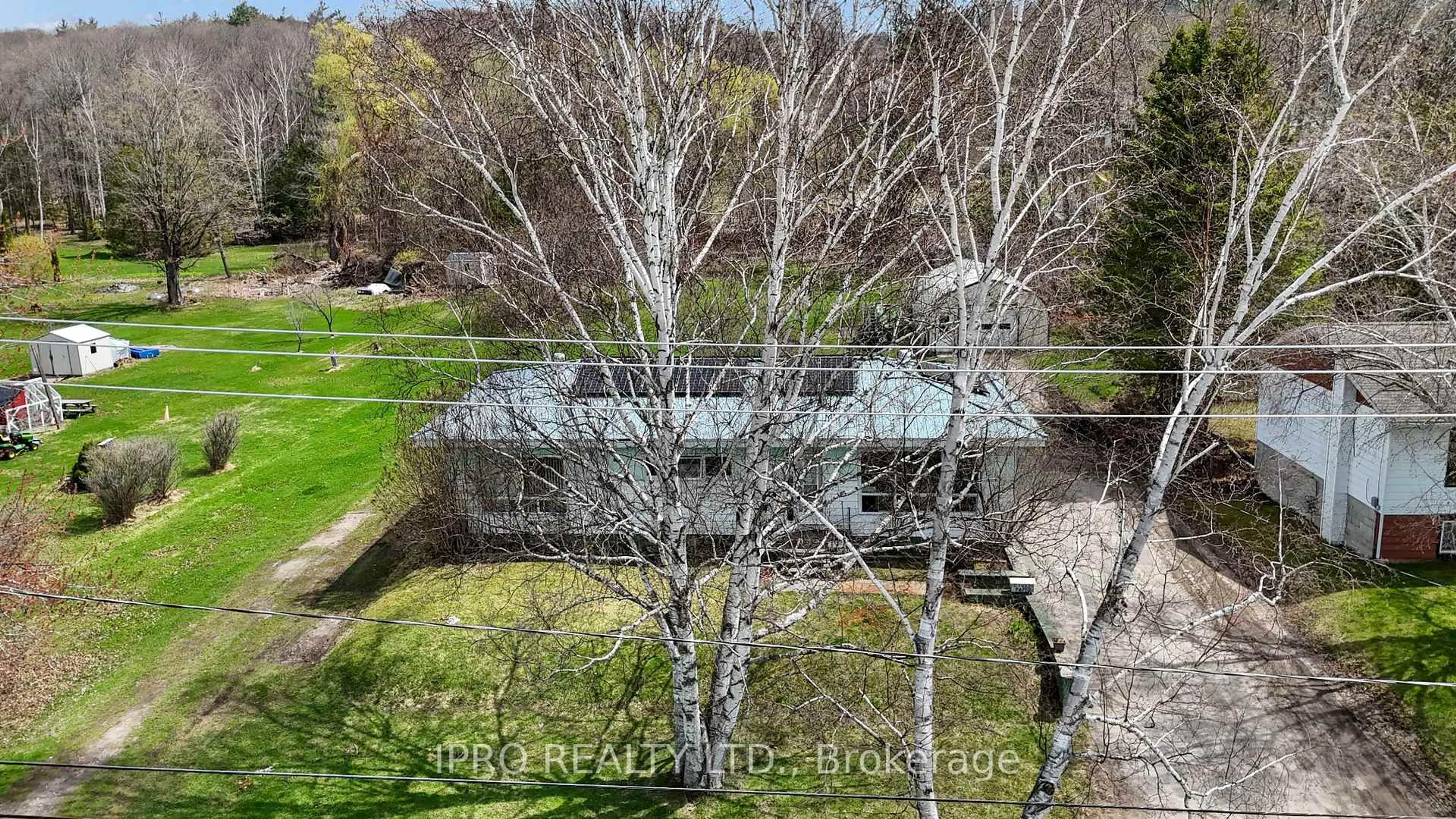 A pic from outside/outdoor area/front of a property/back of a property/a pic from drone, unknown for 111 Fox St, Penetanguishene Ontario L9M 1E2