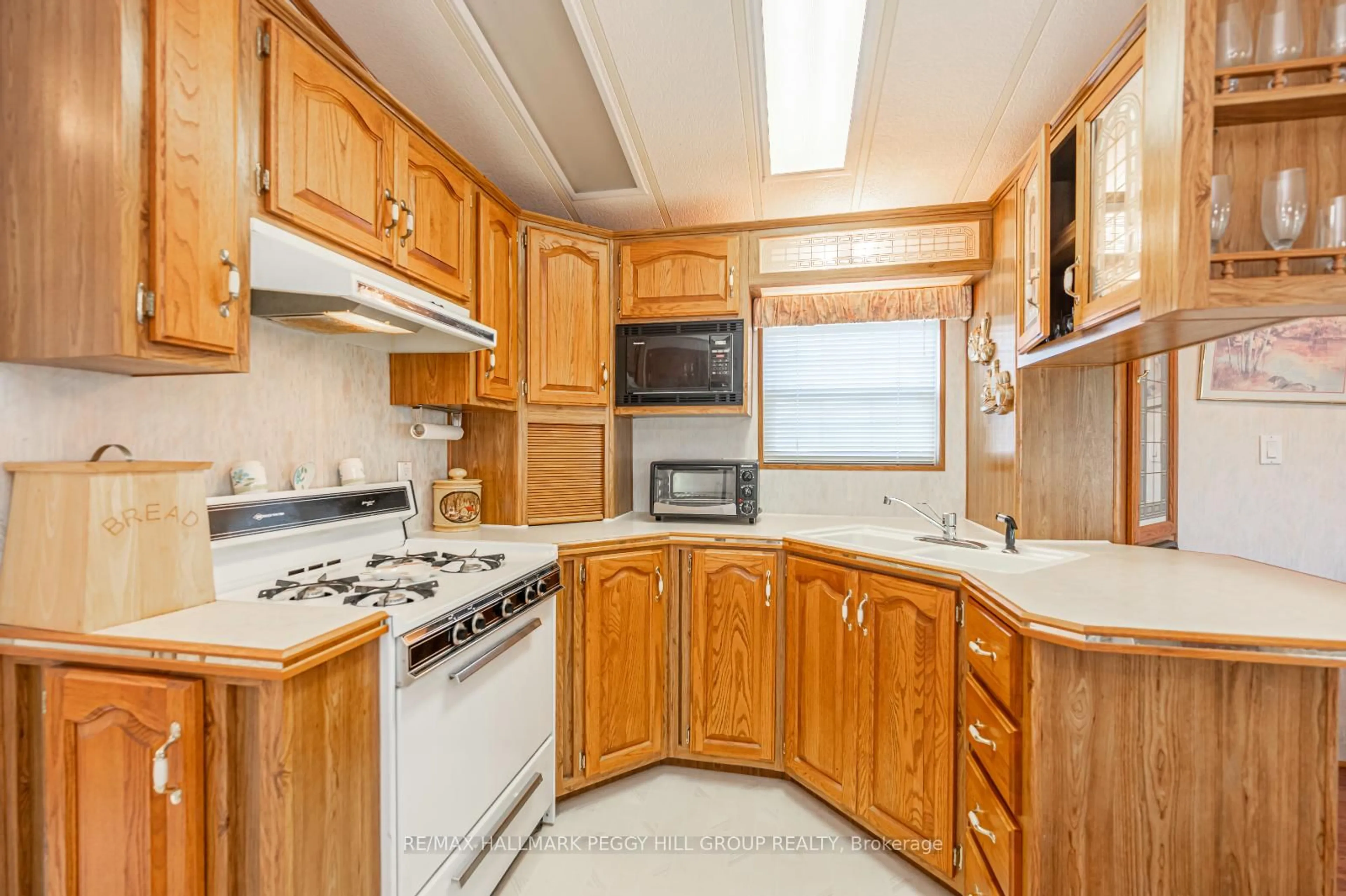 Standard kitchen, unknown for 5216 County Road 90 #118, Springwater Ontario L0M 1T0