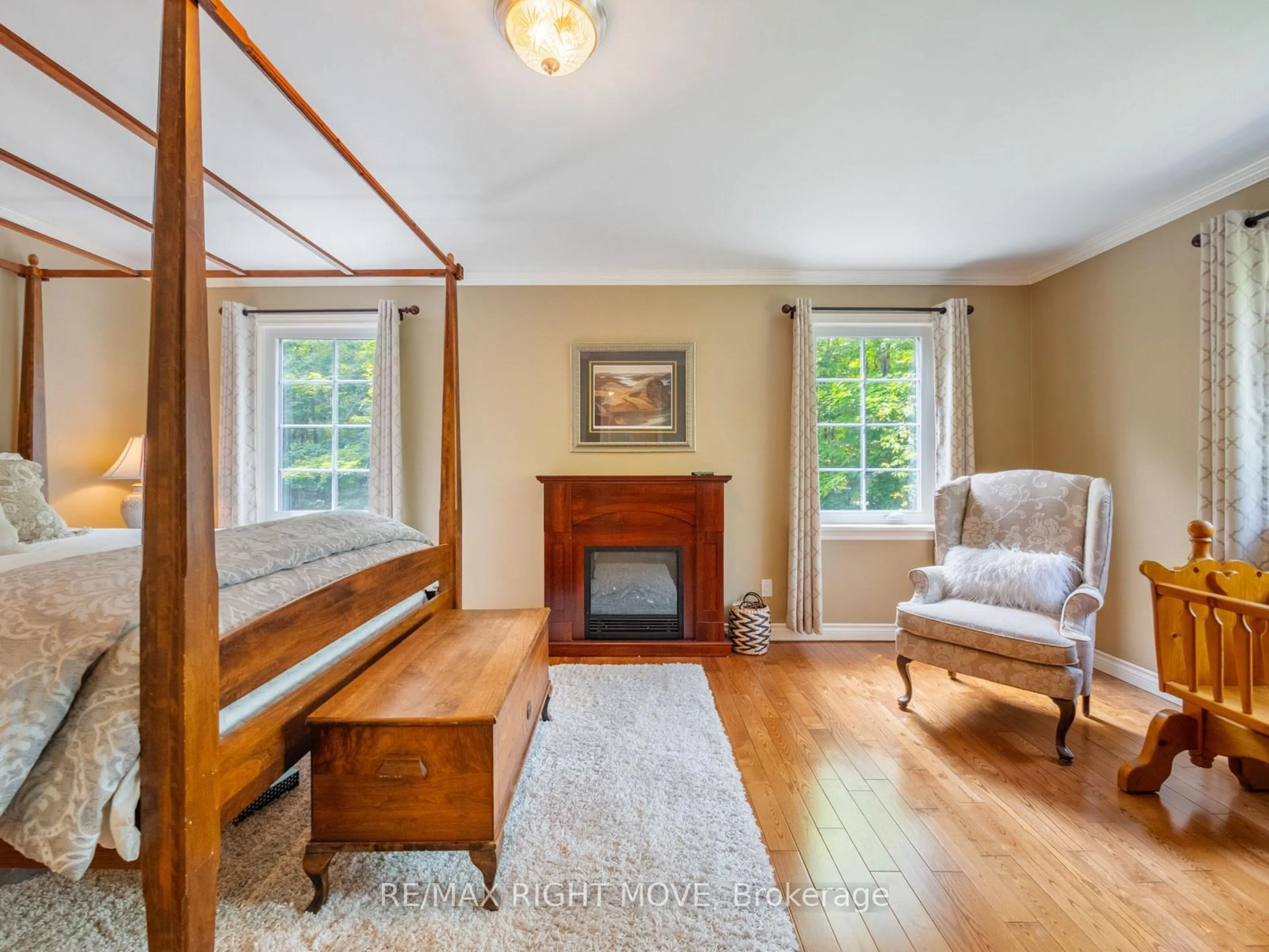 Living room with furniture, unknown for 1897 Marchmont Rd, Severn Ontario L3V 6H2