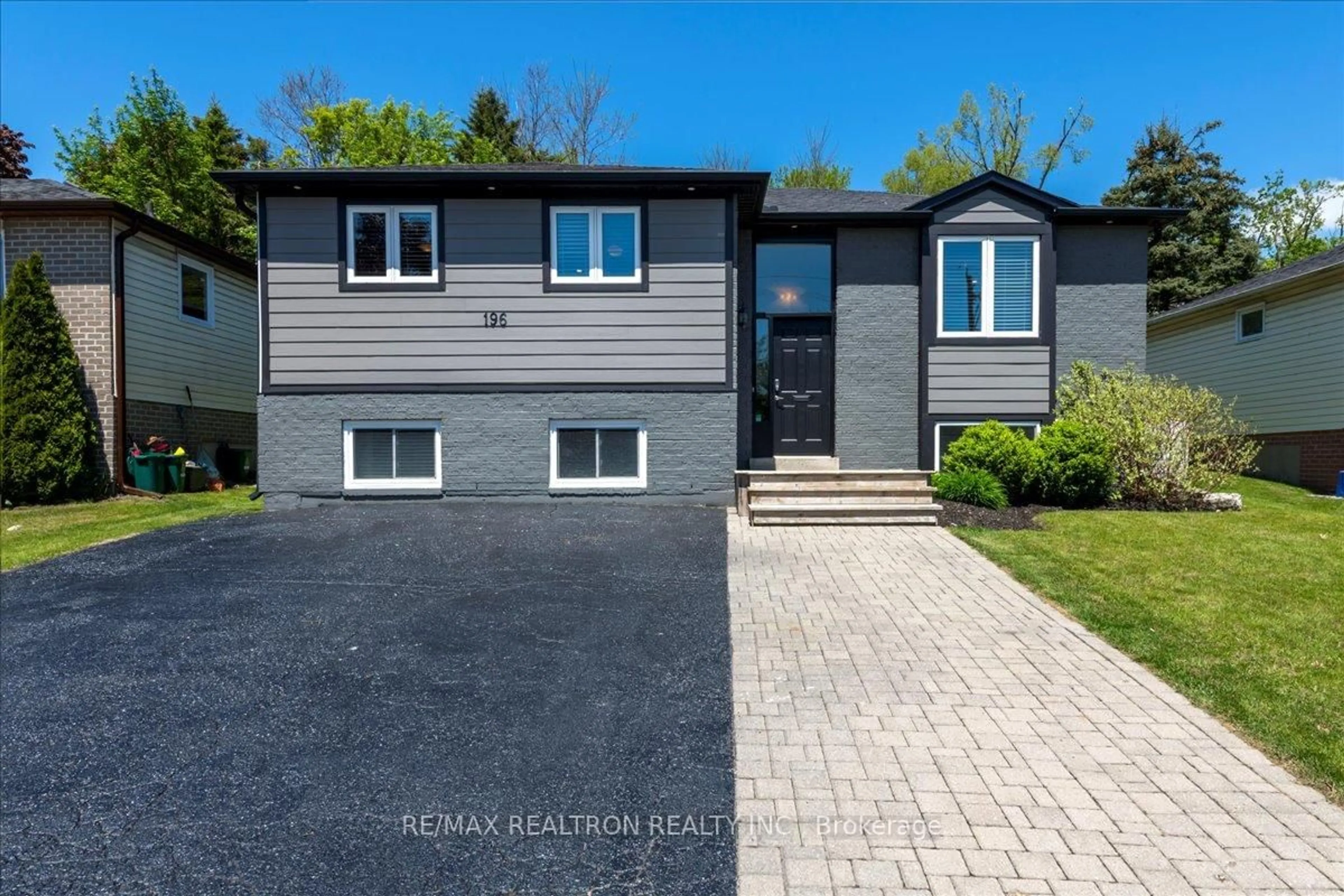 Home with vinyl exterior material, street for 196 Edgehill Dr, Barrie Ontario L4N 1M1