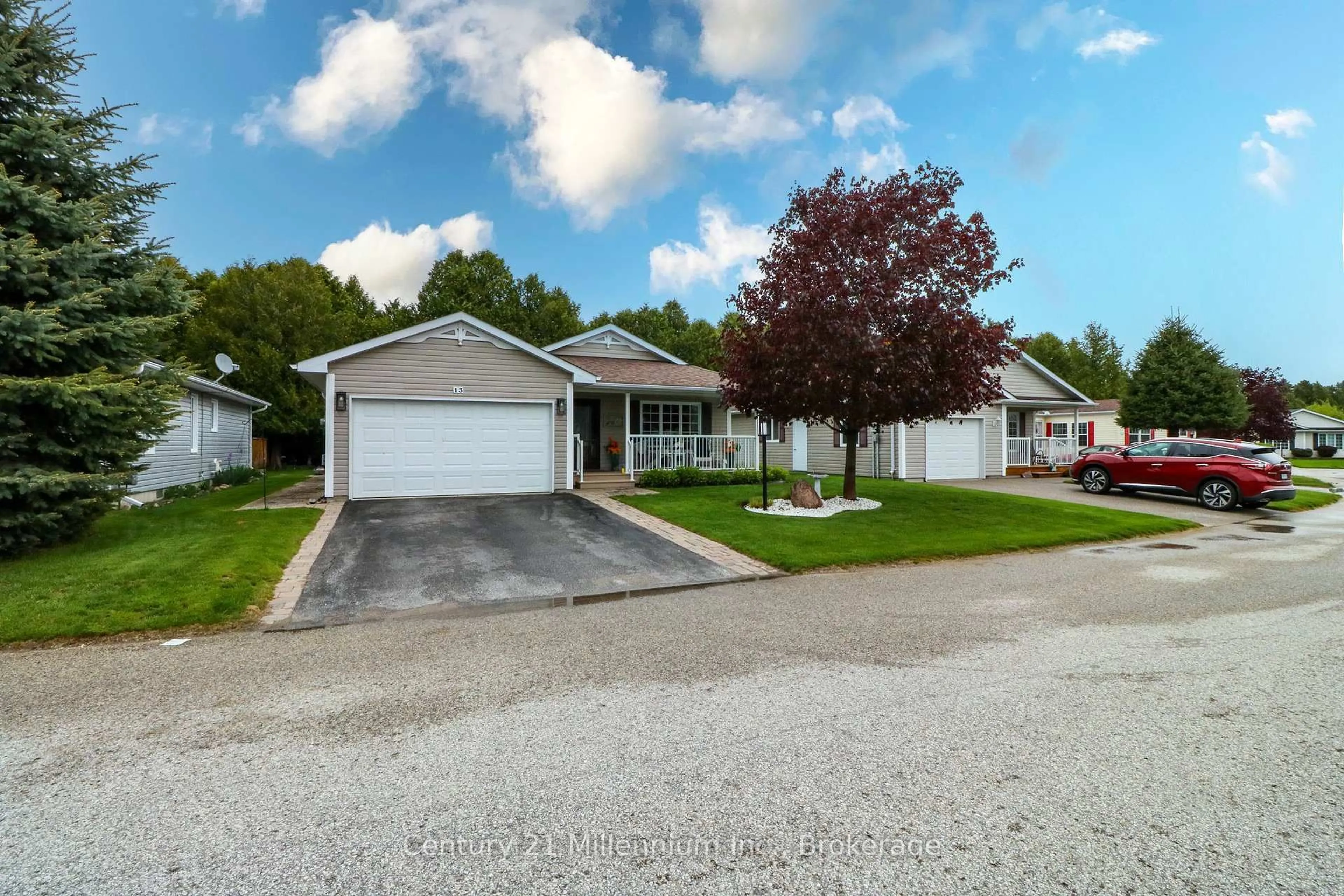Home with vinyl exterior material, street for 13 Virginia Ave, Wasaga Beach Ontario L9Z 3A8