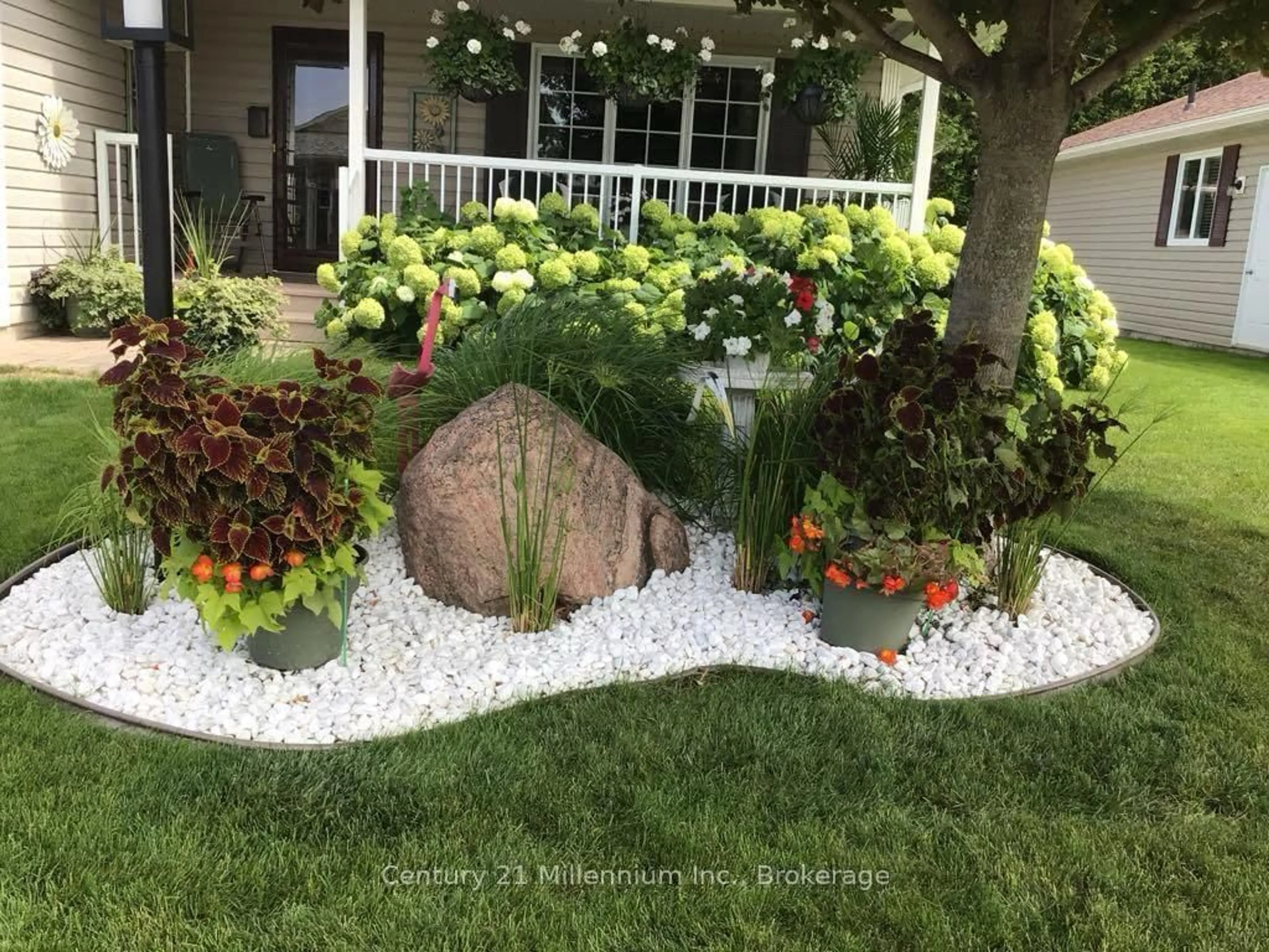 Patio, street for 13 Virginia Ave, Wasaga Beach Ontario L9Z 3A8