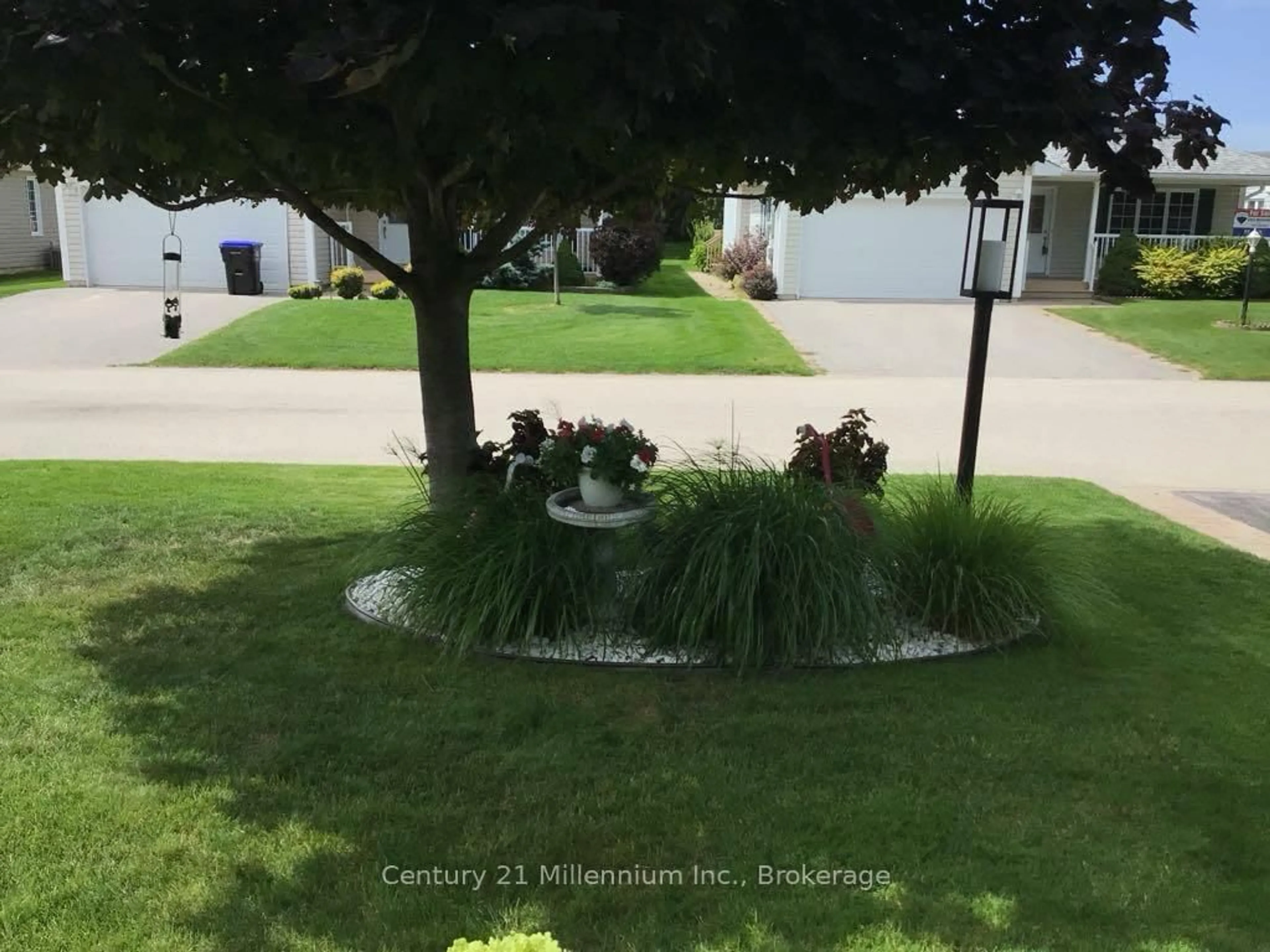 A pic from outside/outdoor area/front of a property/back of a property/a pic from drone, street for 13 Virginia Ave, Wasaga Beach Ontario L9Z 3A8