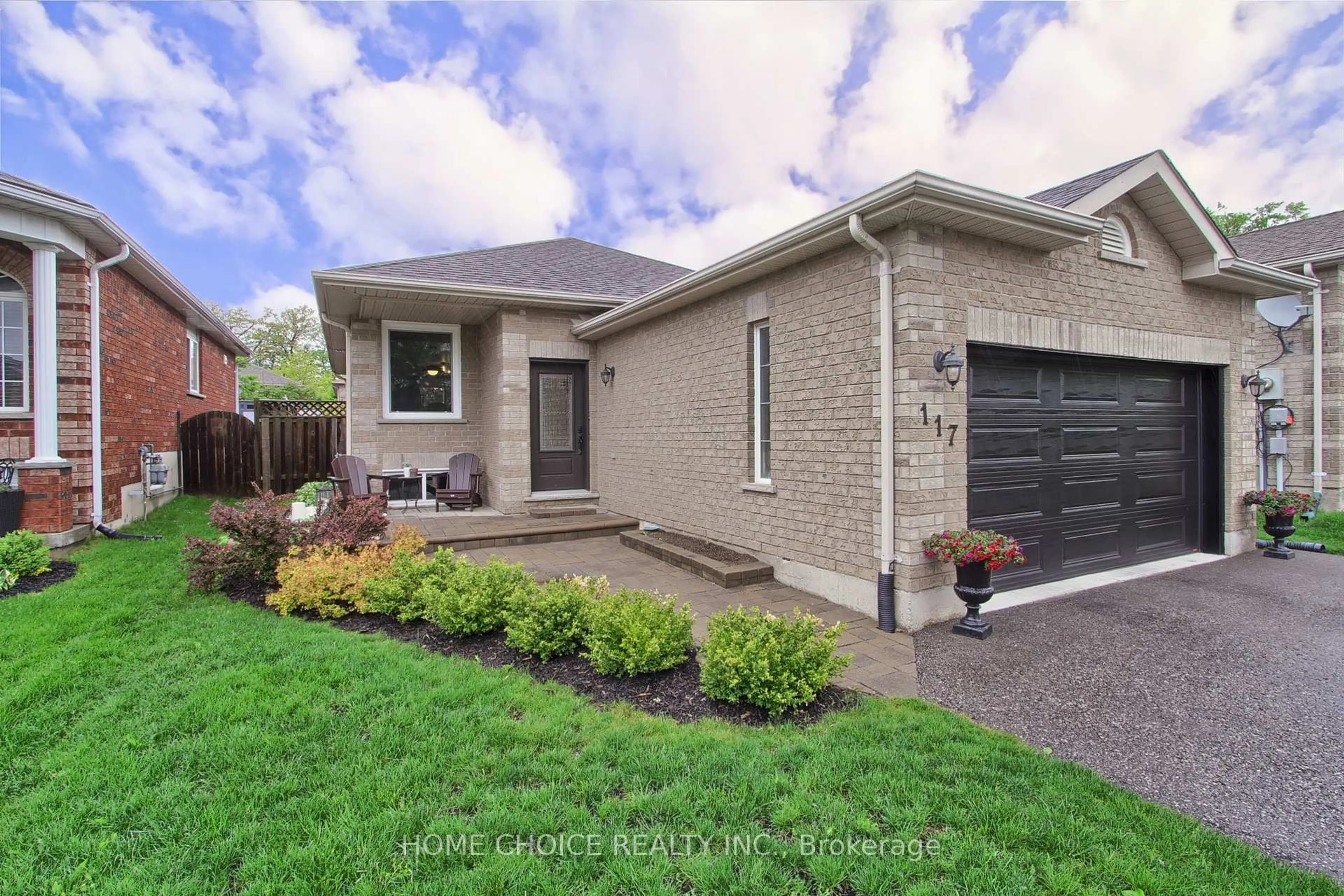 Home with brick exterior material, street for 117 MONIQUE Cres, Barrie Ontario L4M 6Y5