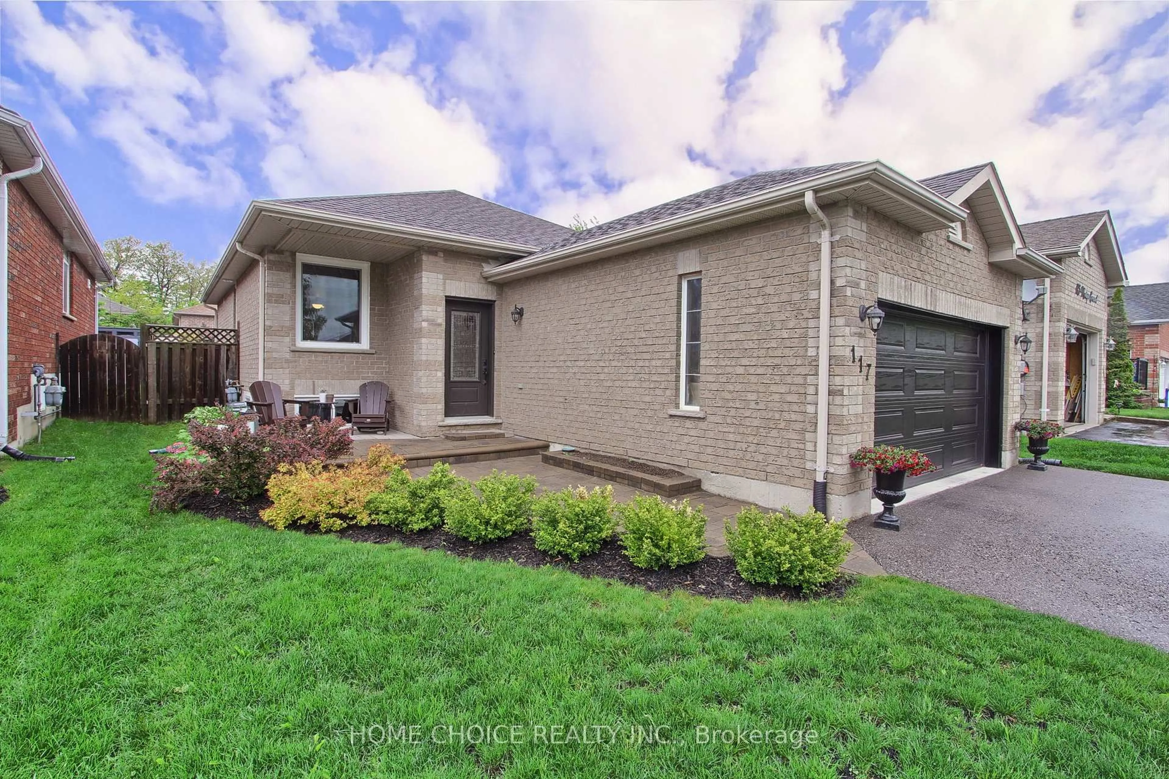 Home with brick exterior material, street for 117 MONIQUE Cres, Barrie Ontario L4M 6Y5