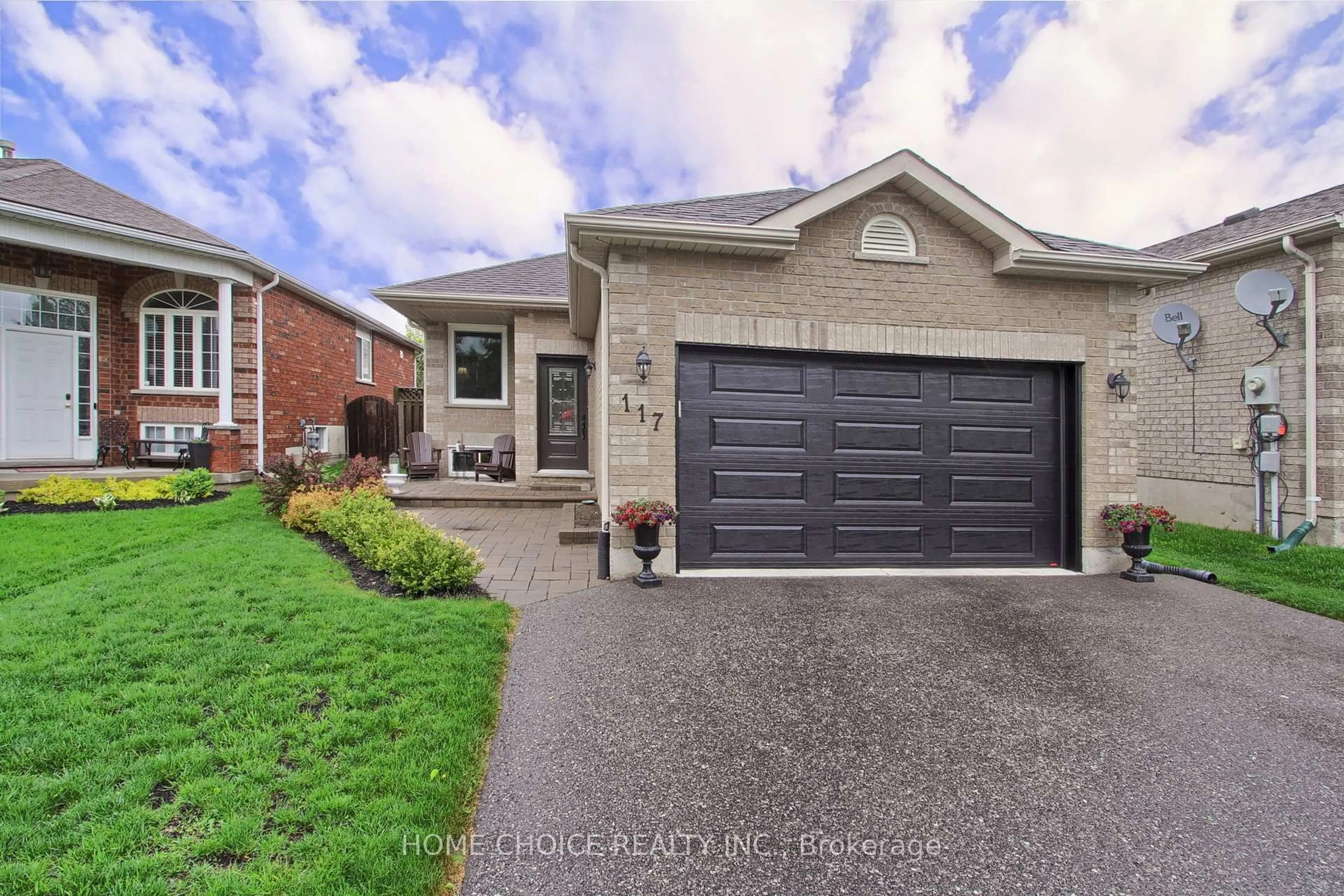 Home with brick exterior material, street for 117 MONIQUE Cres, Barrie Ontario L4M 6Y5
