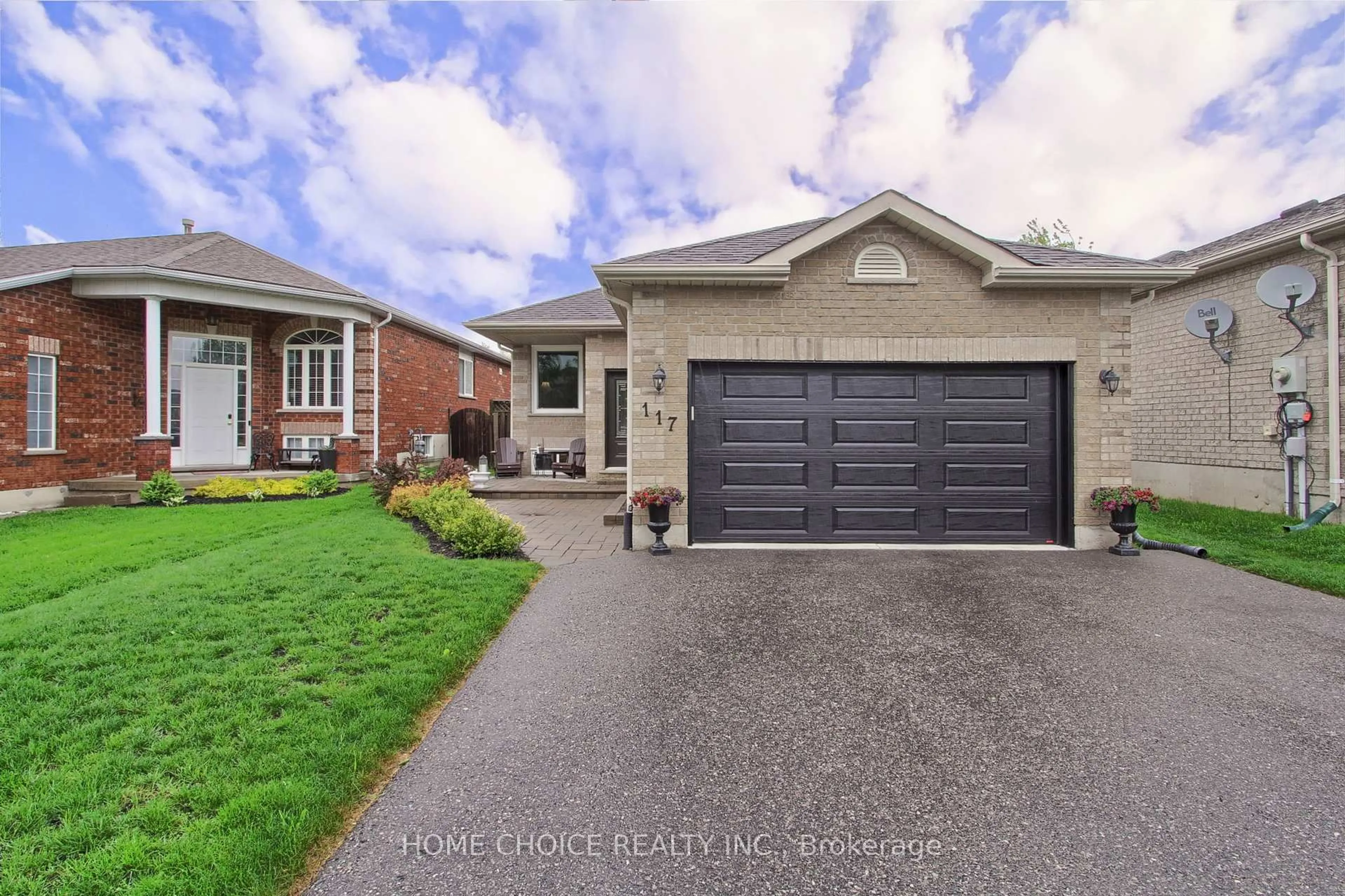 Home with brick exterior material, street for 117 MONIQUE Cres, Barrie Ontario L4M 6Y5