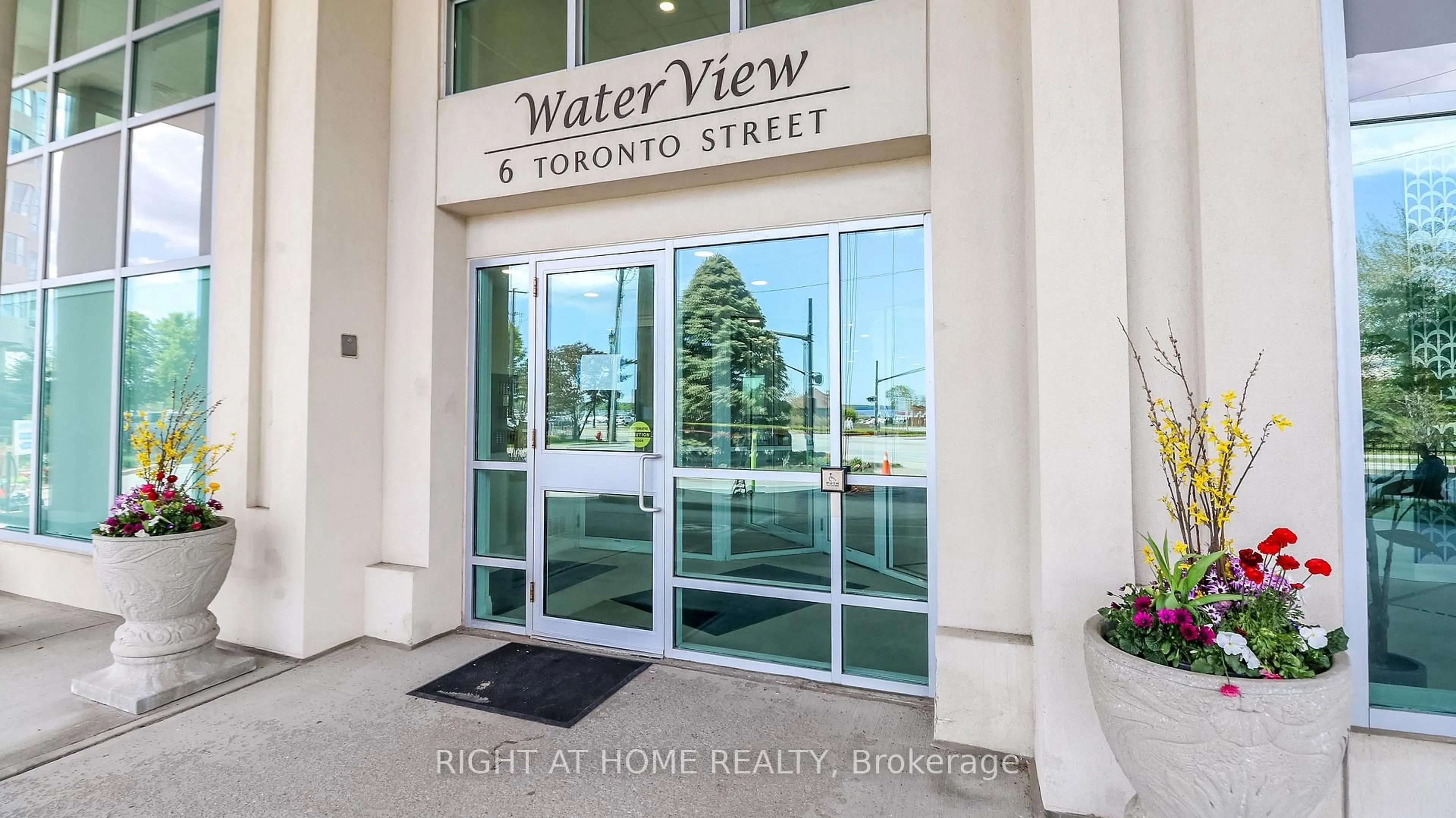 Indoor foyer for 6 Toronto St #PH08, Barrie Ontario L4N 9R2