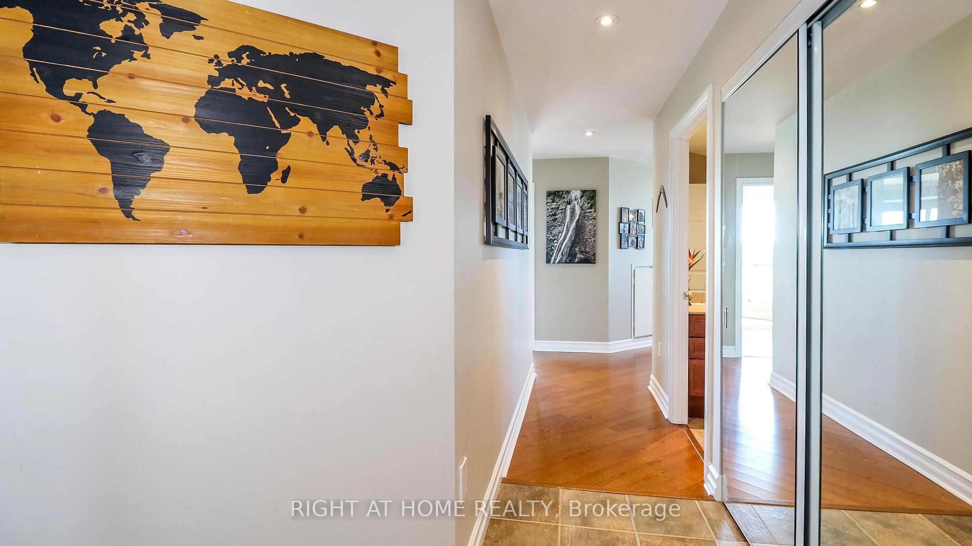 Indoor entryway for 6 Toronto St #PH08, Barrie Ontario L4N 9R2
